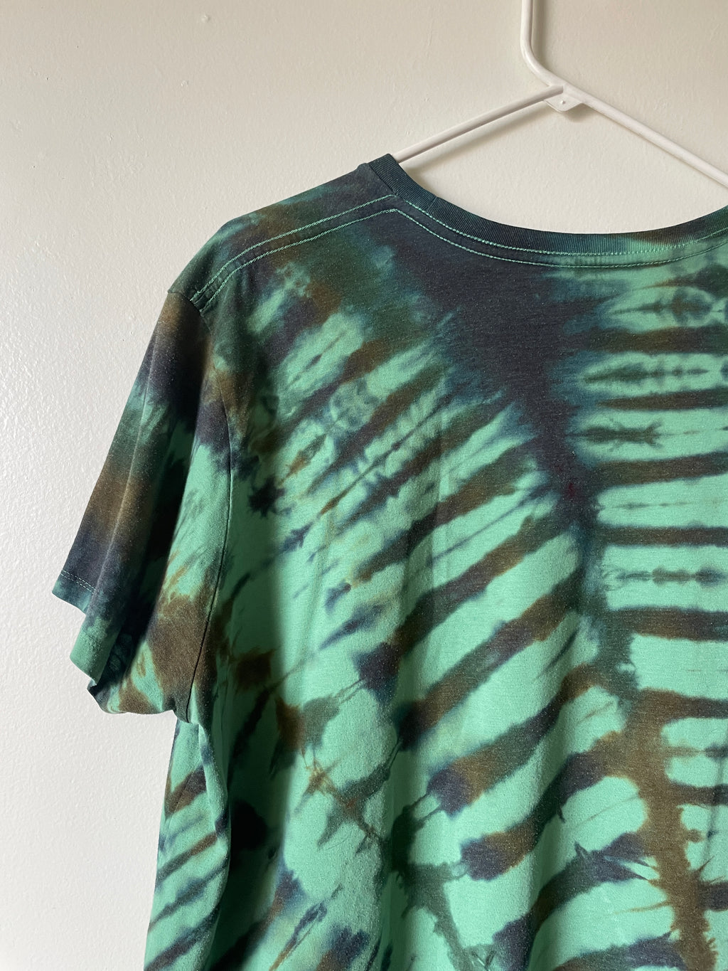 XL Men's Climbing Shoe Handmade Tie Dye T-Shirt | One-Of-a-Kind Upcycled Green and Brown Spiderweb Short Sleeve Shirt