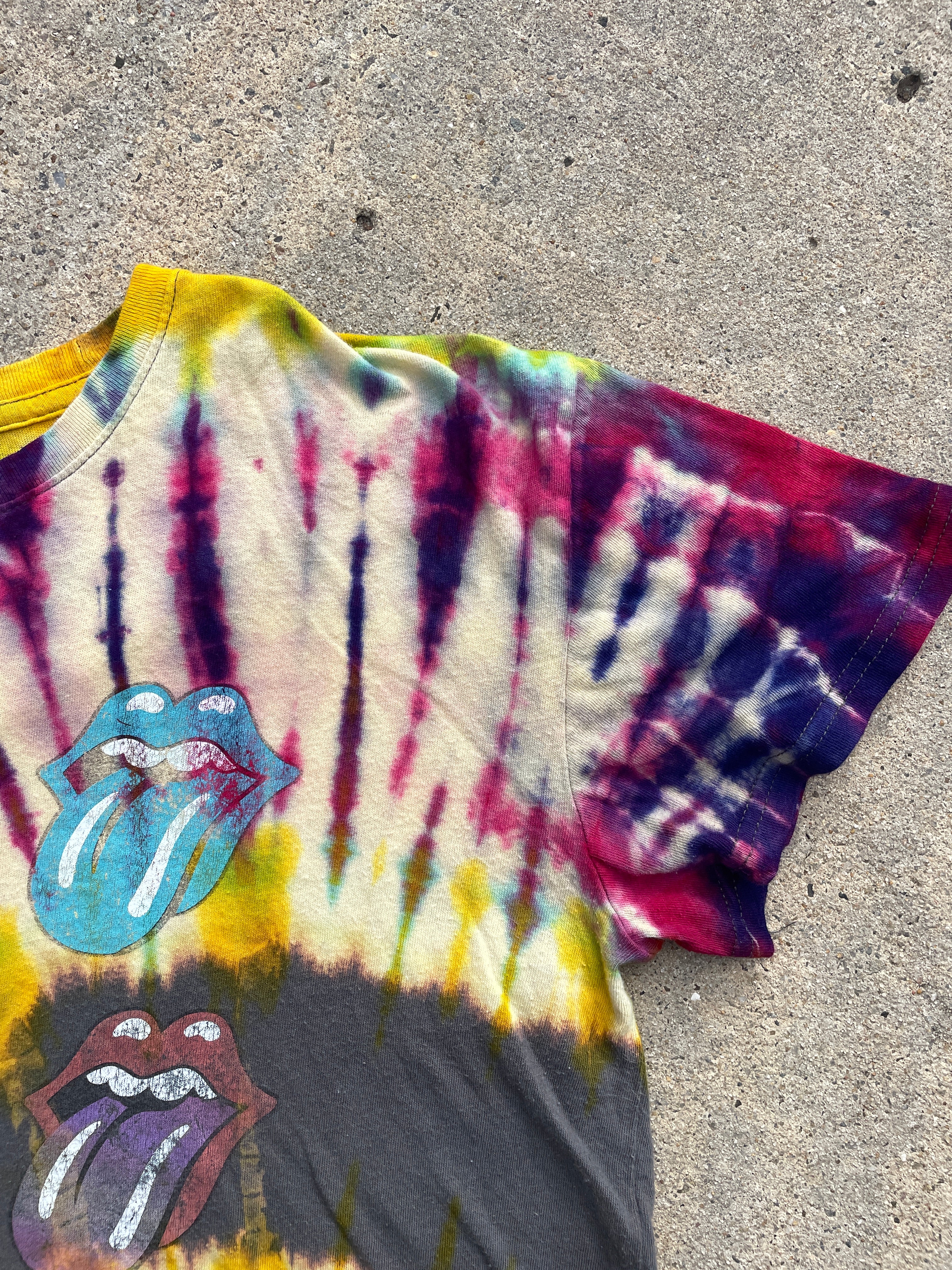 The Rolling Stones Hot Lips Rainbow Spiral Short Sleeve Tie Dye T-Shirt | Women's Large