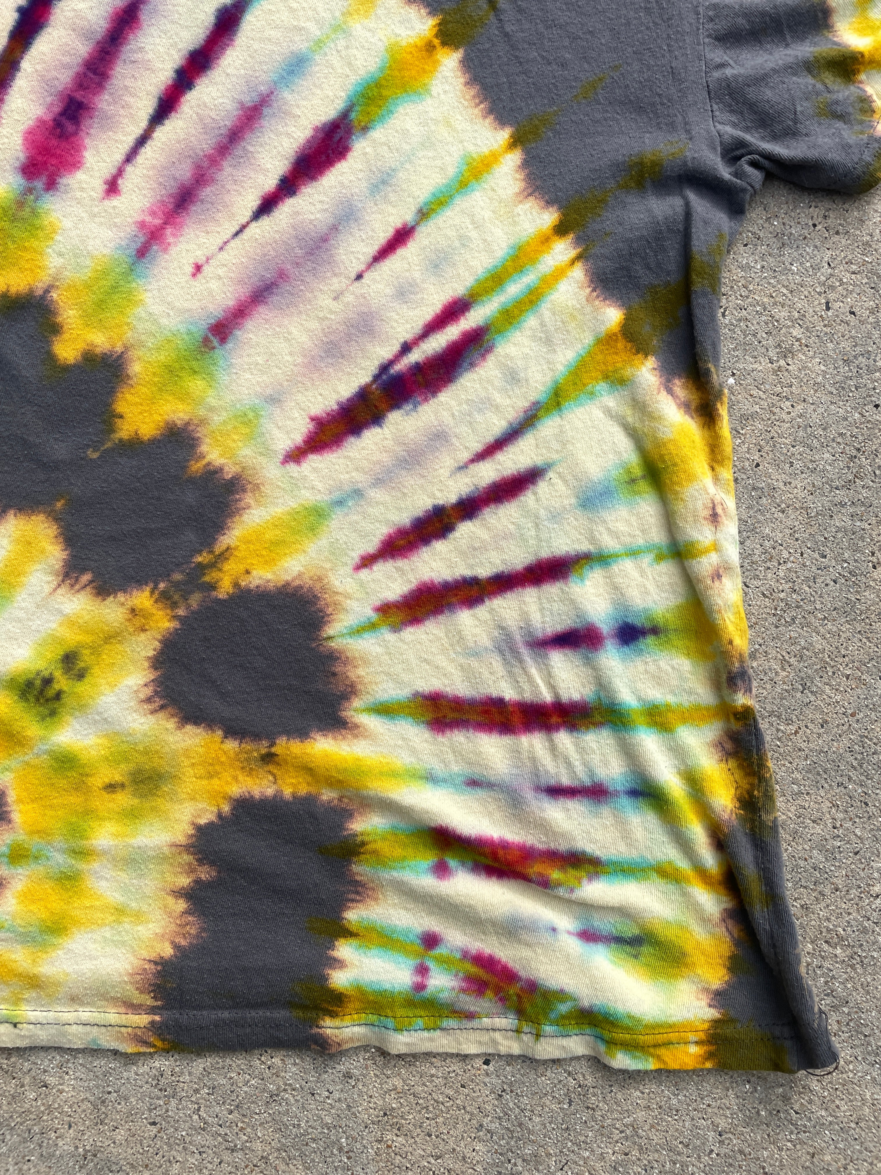 The Rolling Stones Hot Lips Rainbow Spiral Short Sleeve Tie Dye T-Shirt | Women's Large