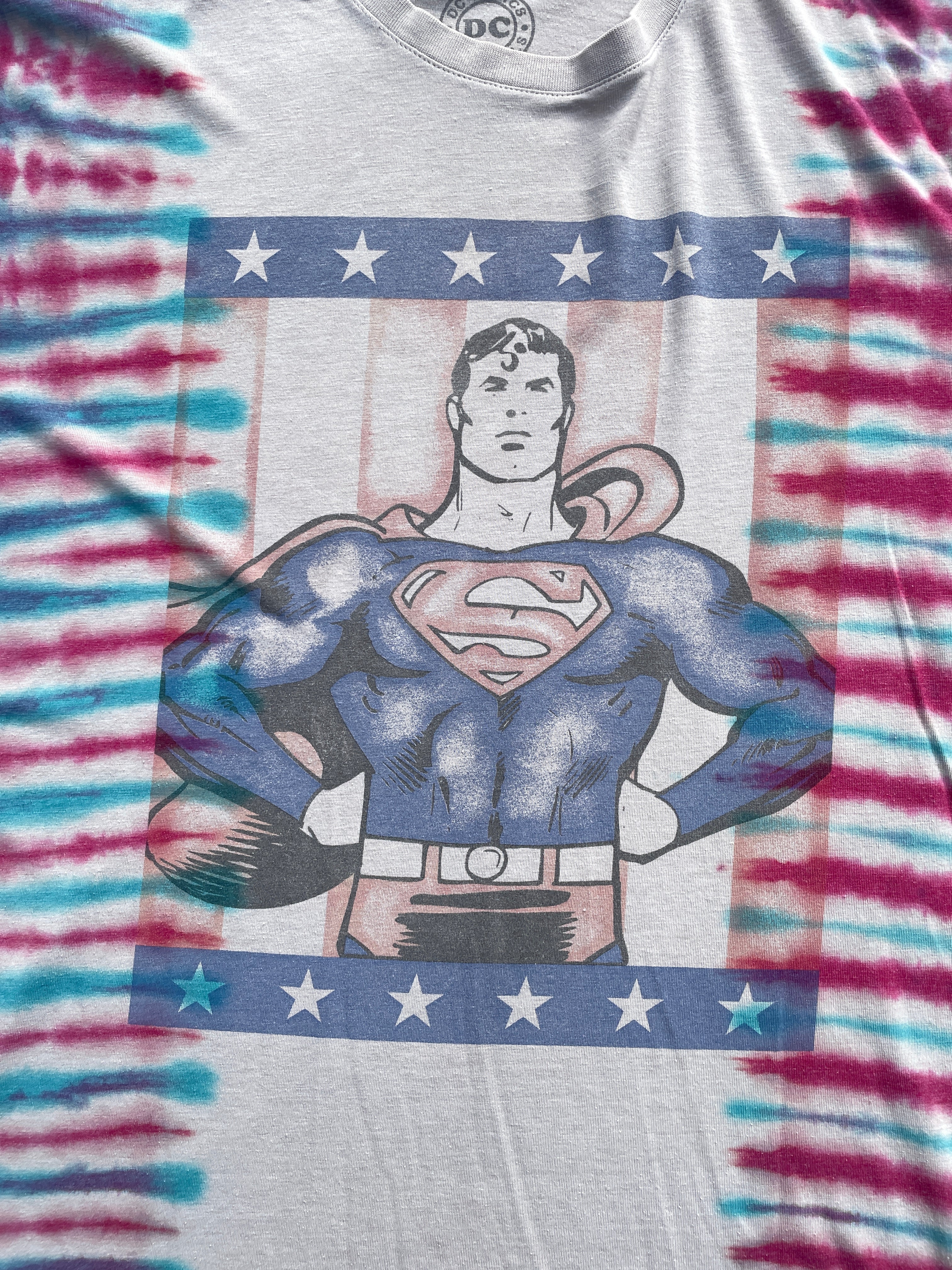 Under Armour Superman Red, Blue, and Gray Short Sleeve Tie Dye T-Shirt | Men's Large