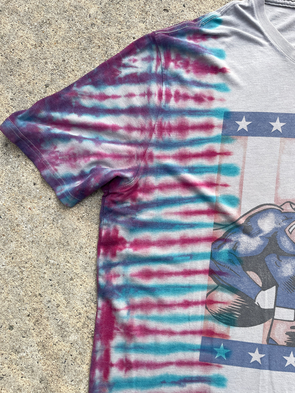 Under Armour Superman Red, Blue, and Gray Short Sleeve Tie Dye T-Shirt | Men's Large