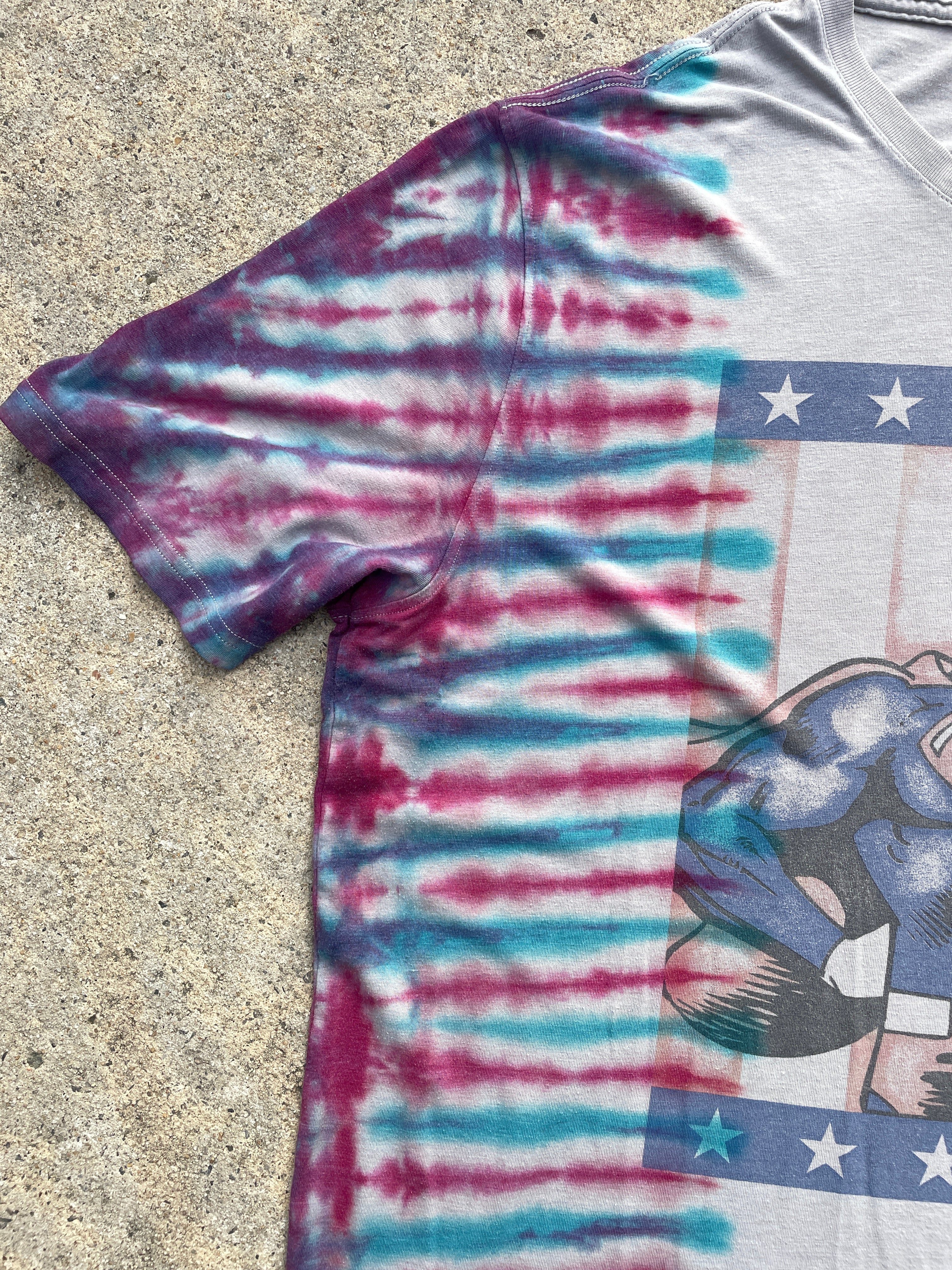 Under Armour Superman Red, Blue, and Gray Short Sleeve Tie Dye T-Shirt | Men's Large