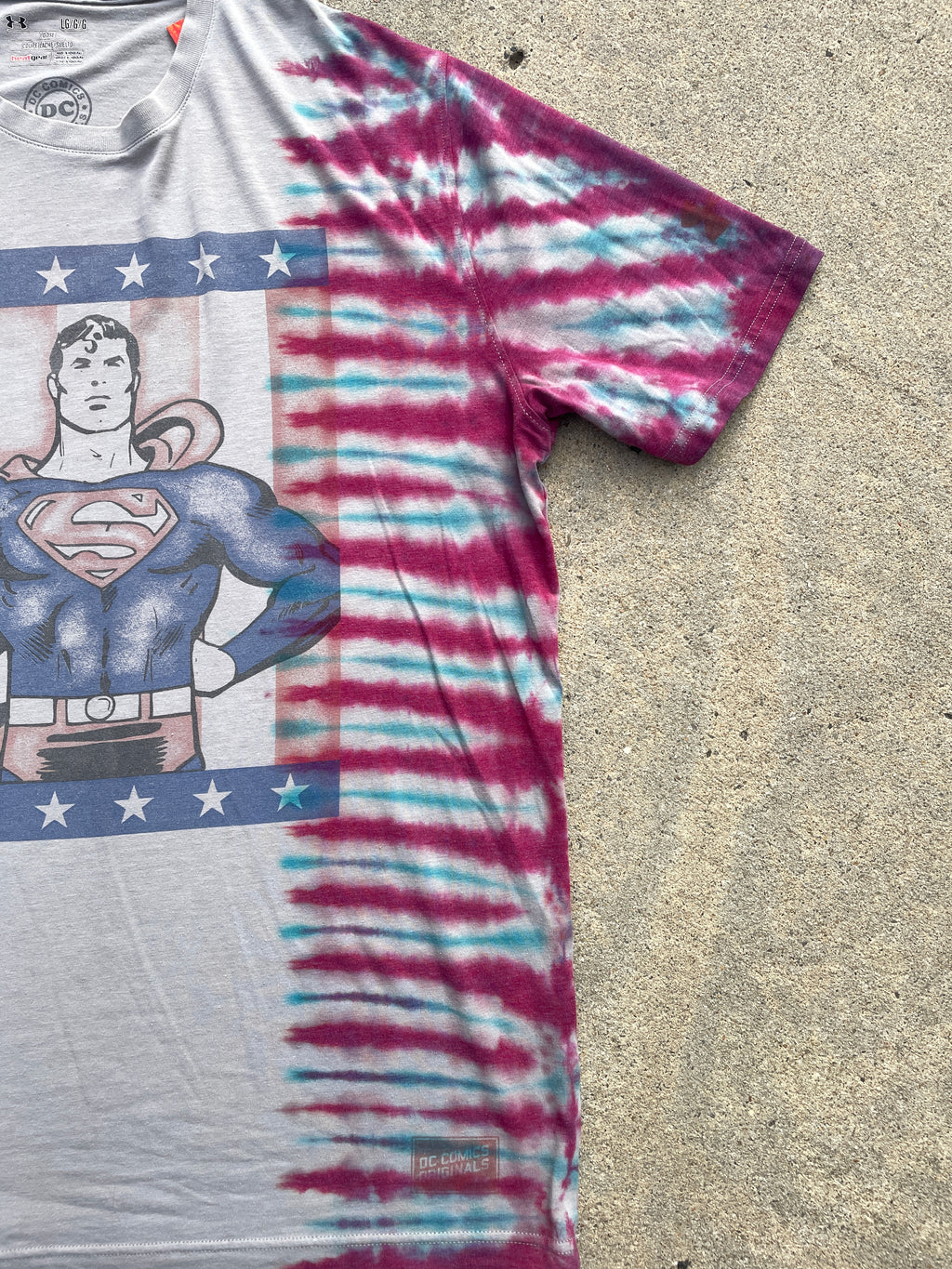 Under Armour Superman Red, Blue, and Gray Short Sleeve Tie Dye T-Shirt | Men's Large
