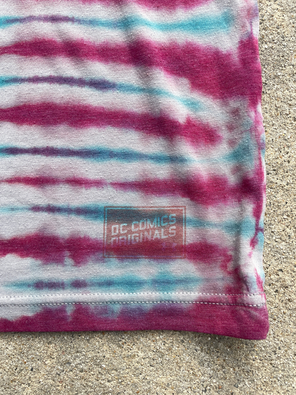 Under Armour Superman Red, Blue, and Gray Short Sleeve Tie Dye T-Shirt | Men's Large