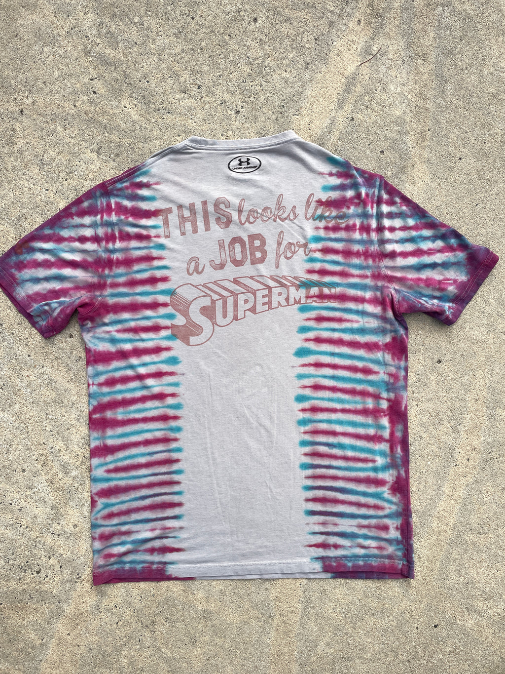 Under Armour Superman Red, Blue, and Gray Short Sleeve Tie Dye T-Shirt | Men's Large