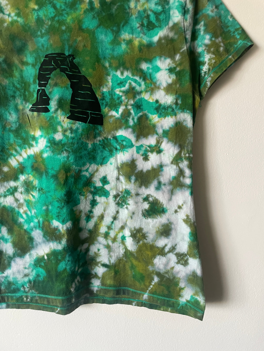 Large Women's Delicate Arch Handmade Tie Dye T-Shirt | One-Of-a-Kind Upcycled Green and Black Short Sleeve Shirt