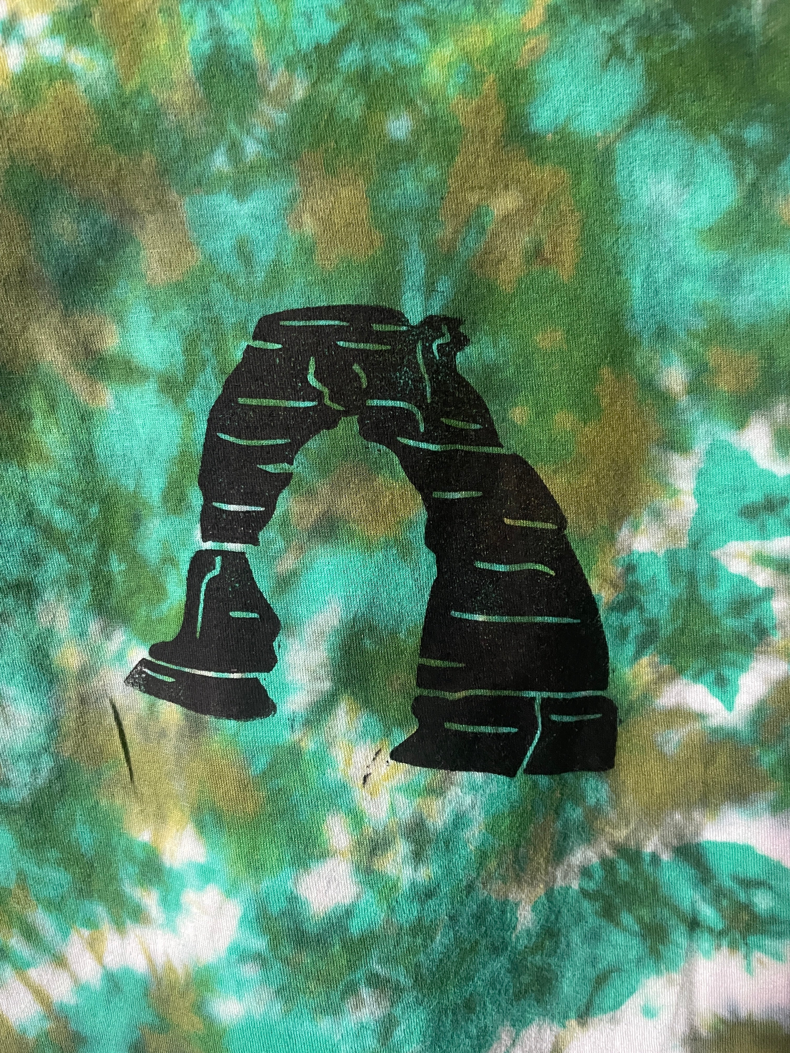 Large Women's Delicate Arch Handmade Tie Dye T-Shirt | One-Of-a-Kind Upcycled Green and Black Short Sleeve Shirt
