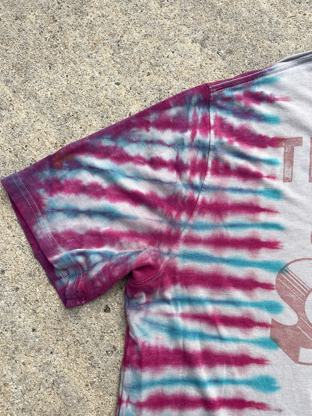 Under Armour Superman Red, Blue, and Gray Short Sleeve Tie Dye T-Shirt | Men's Large