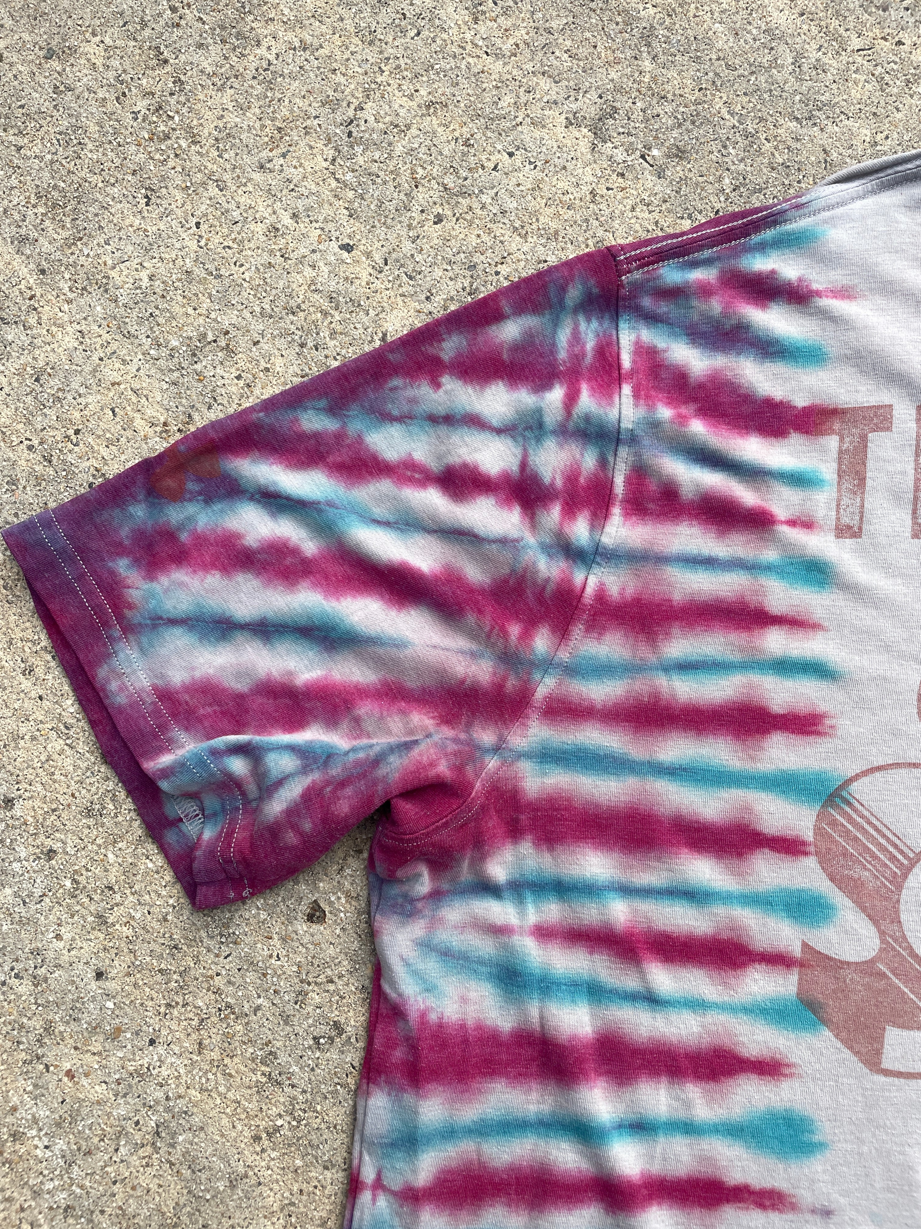 Under Armour Superman Red, Blue, and Gray Short Sleeve Tie Dye T-Shirt | Men's Large