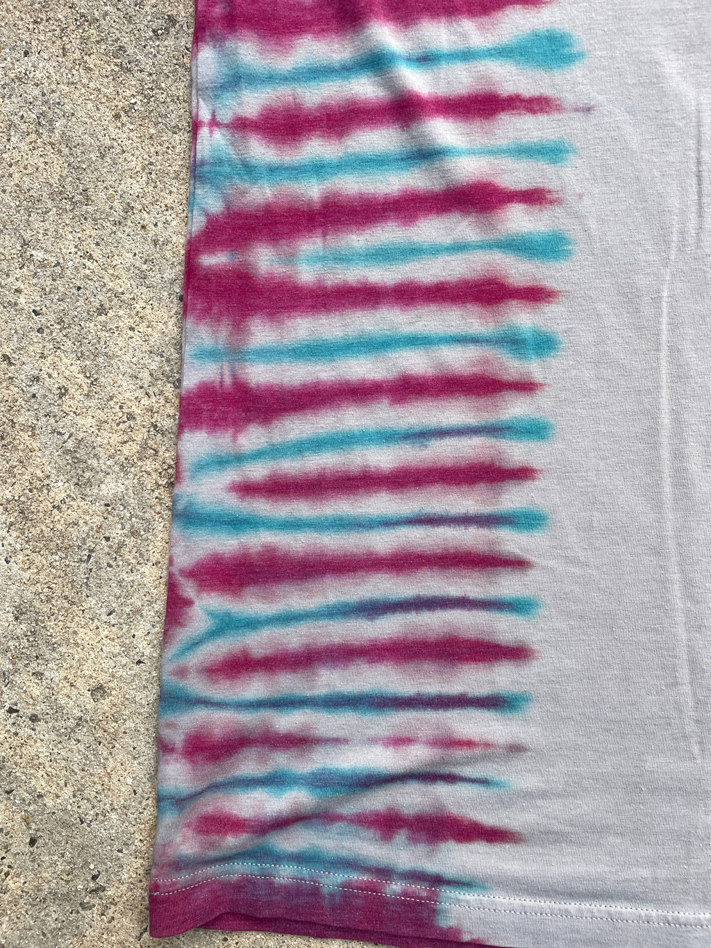 Under Armour Superman Red, Blue, and Gray Short Sleeve Tie Dye T-Shirt | Men's Large