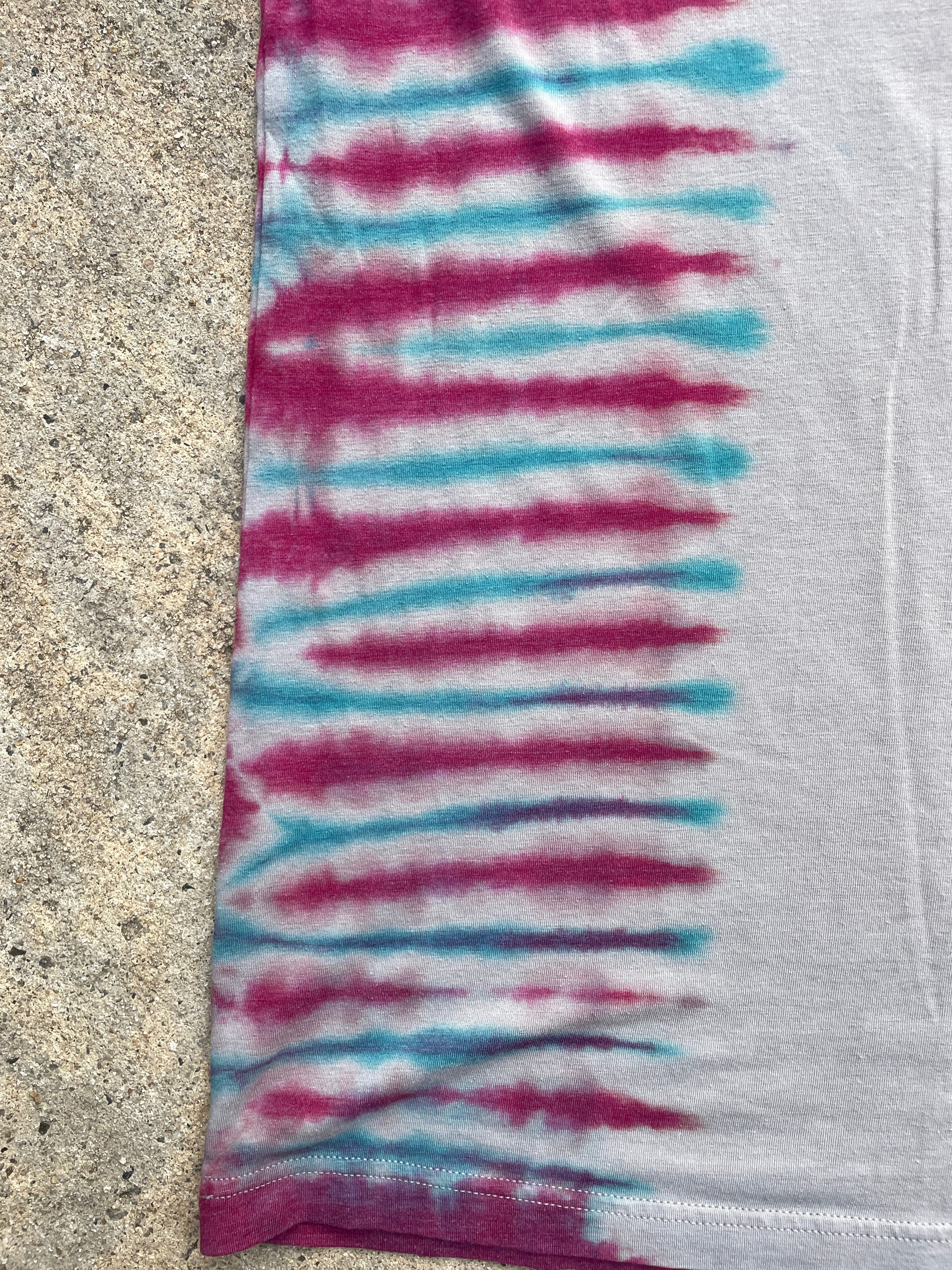 Under Armour Superman Red, Blue, and Gray Short Sleeve Tie Dye T-Shirt | Men's Large