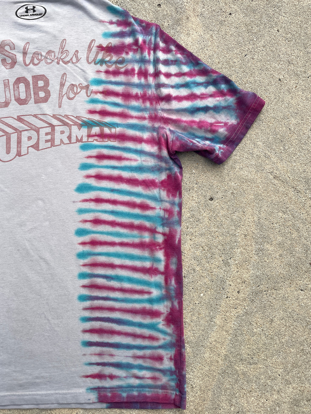 Under Armour Superman Red, Blue, and Gray Short Sleeve Tie Dye T-Shirt | Men's Large