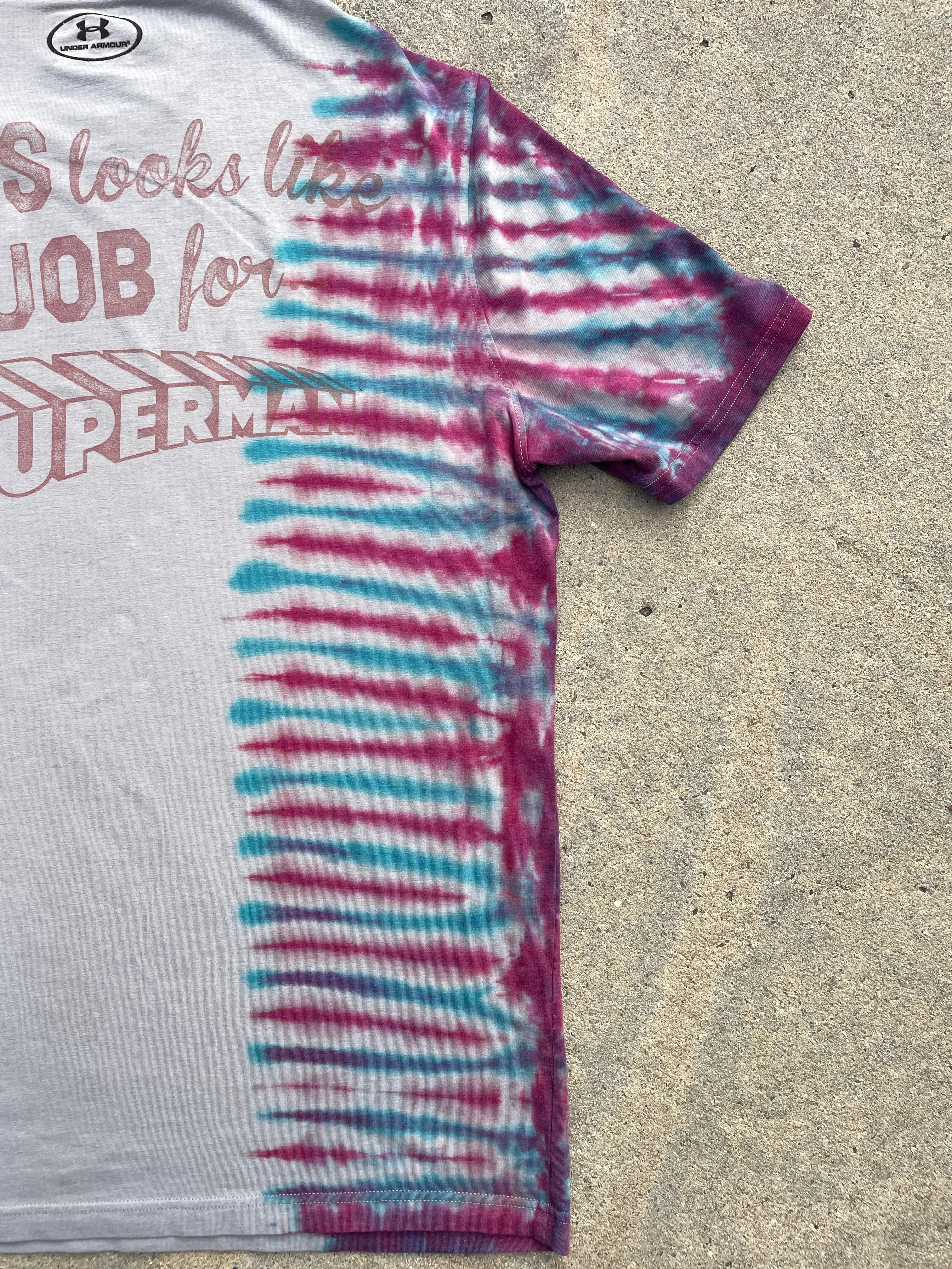 Under Armour Superman Red, Blue, and Gray Short Sleeve Tie Dye T-Shirt | Men's Large