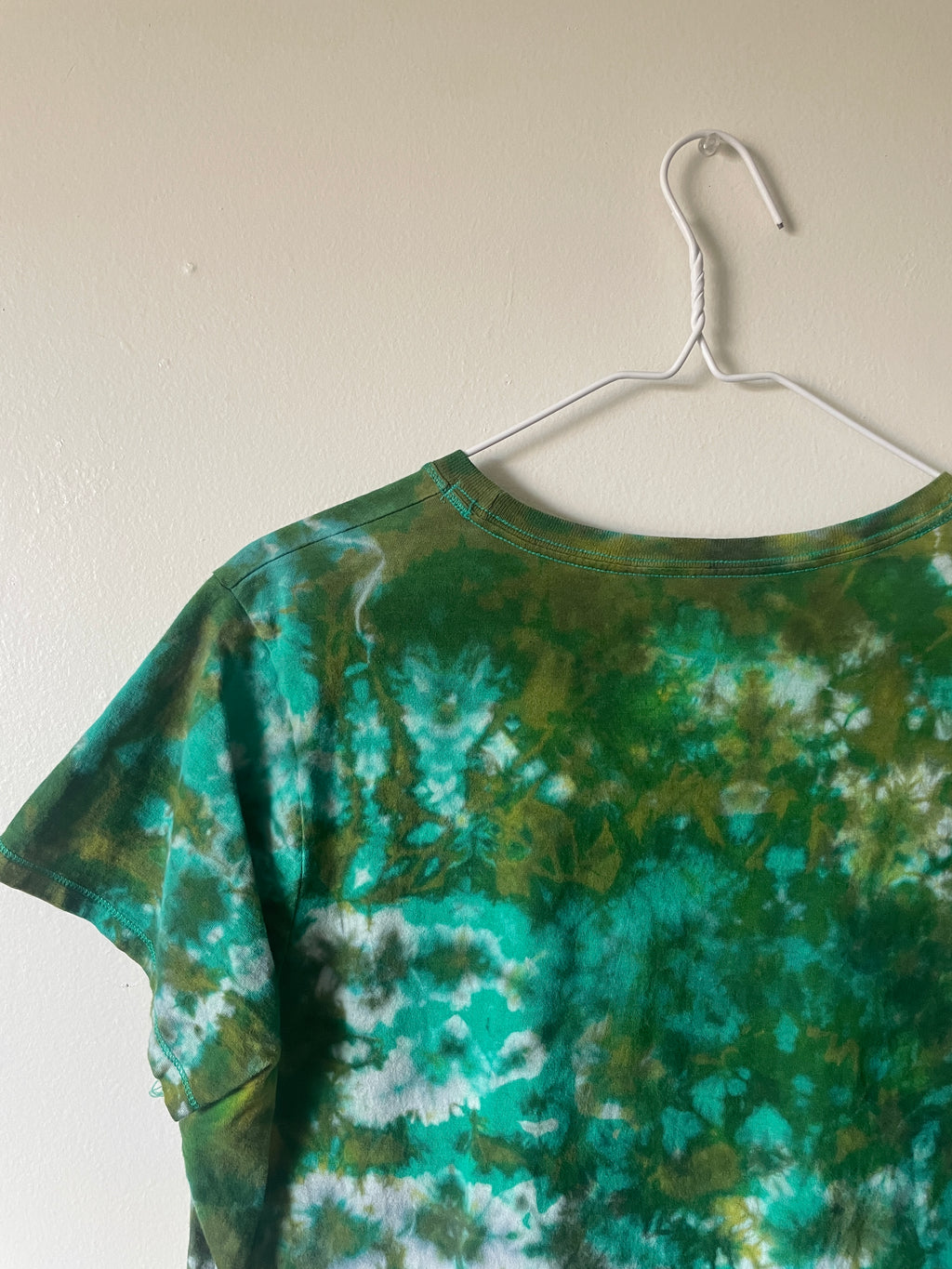 Large Women's Delicate Arch Handmade Tie Dye T-Shirt | One-Of-a-Kind Upcycled Green and Black Short Sleeve Shirt