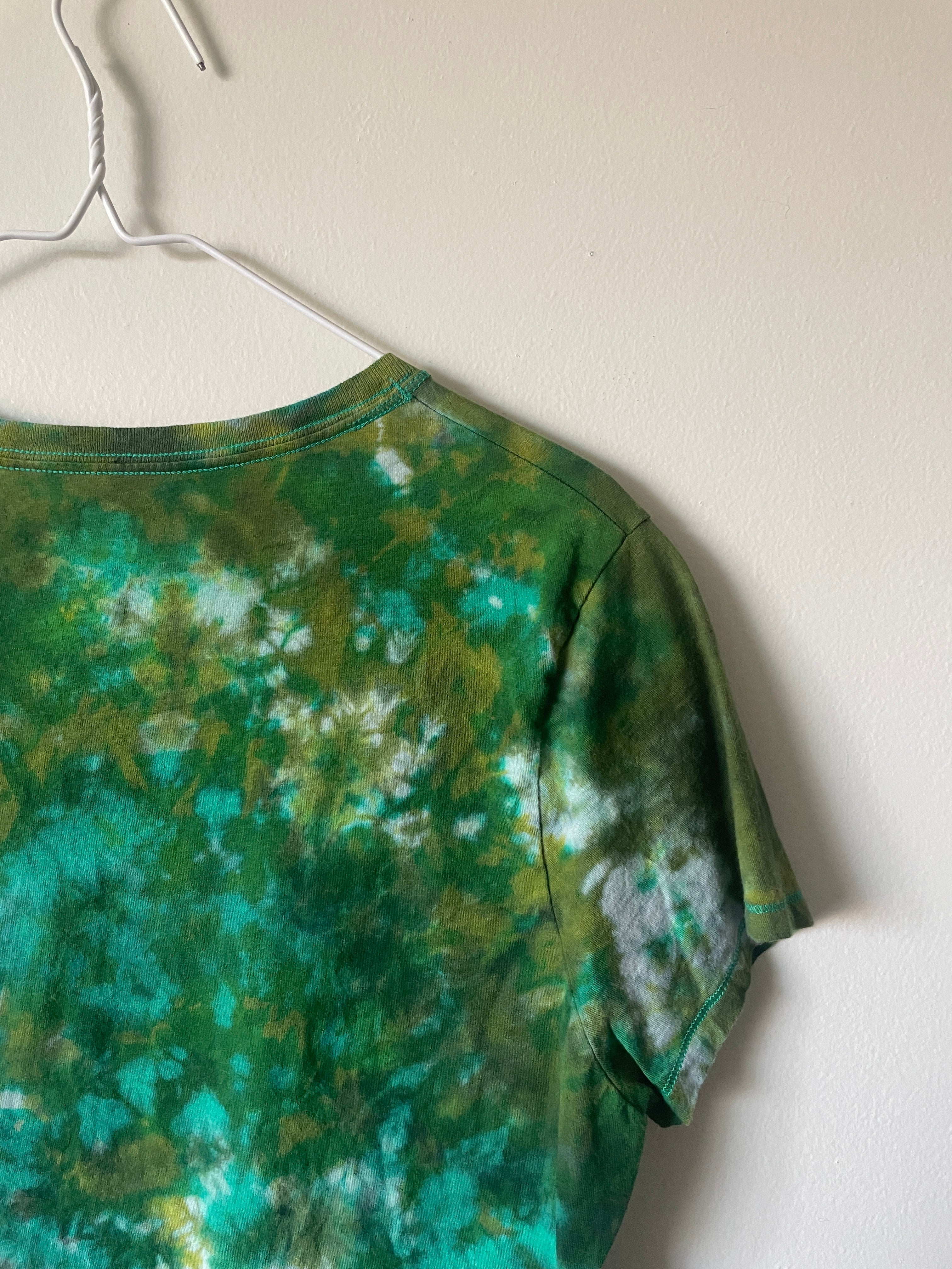 Large Women's Delicate Arch Handmade Tie Dye T-Shirt | One-Of-a-Kind Upcycled Green and Black Short Sleeve Shirt