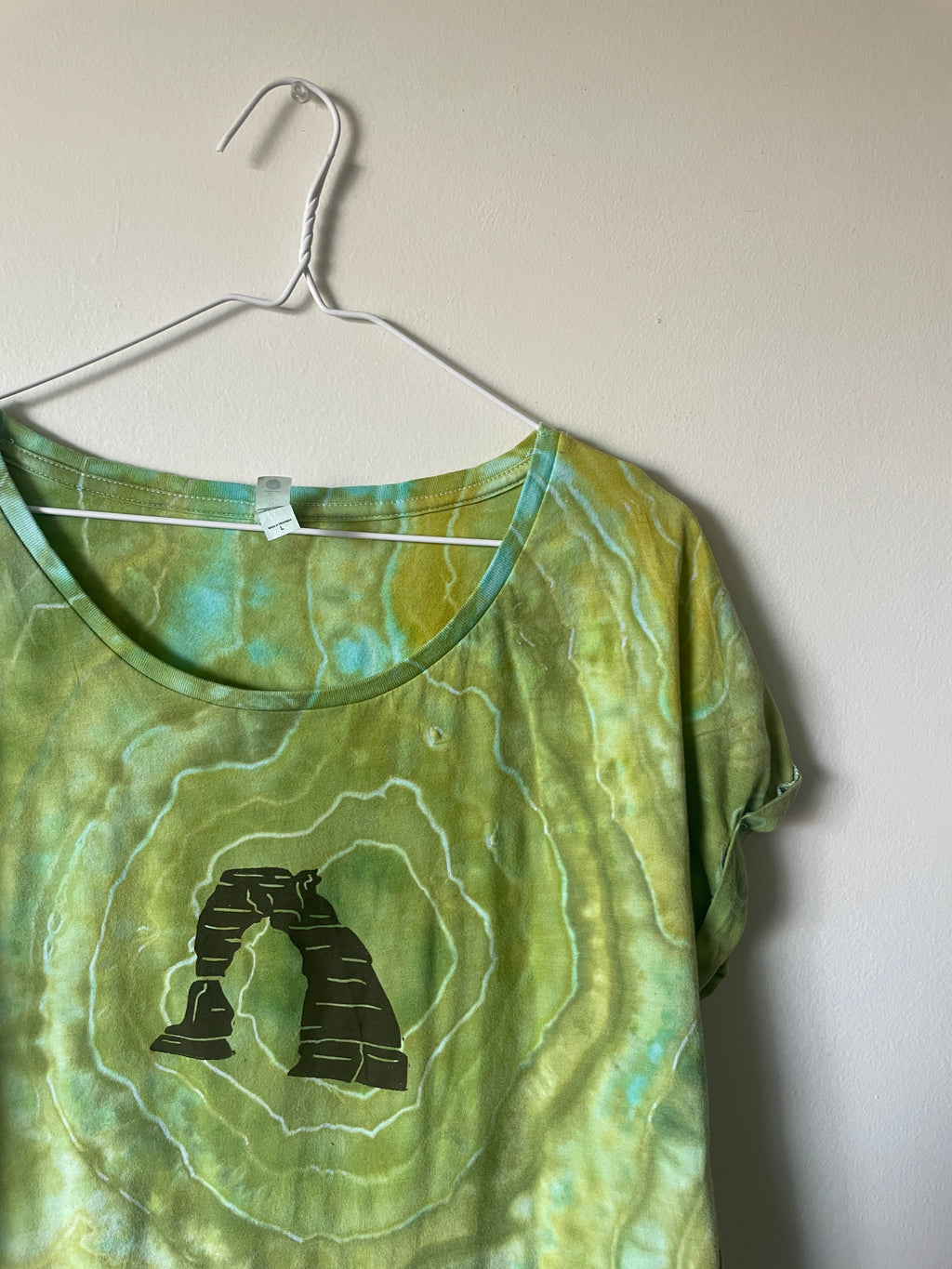 Large Women's Delicate Arch Handmade Geode Tie Dye T-Shirt | One-Of-a-Kind Upcycled Green and White Short Sleeve Shirt