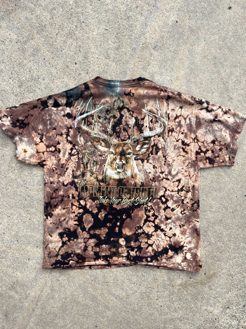 Deer Hunting Black and Brown Short Sleeve Bleached Dye T-Shirt | Men's XL