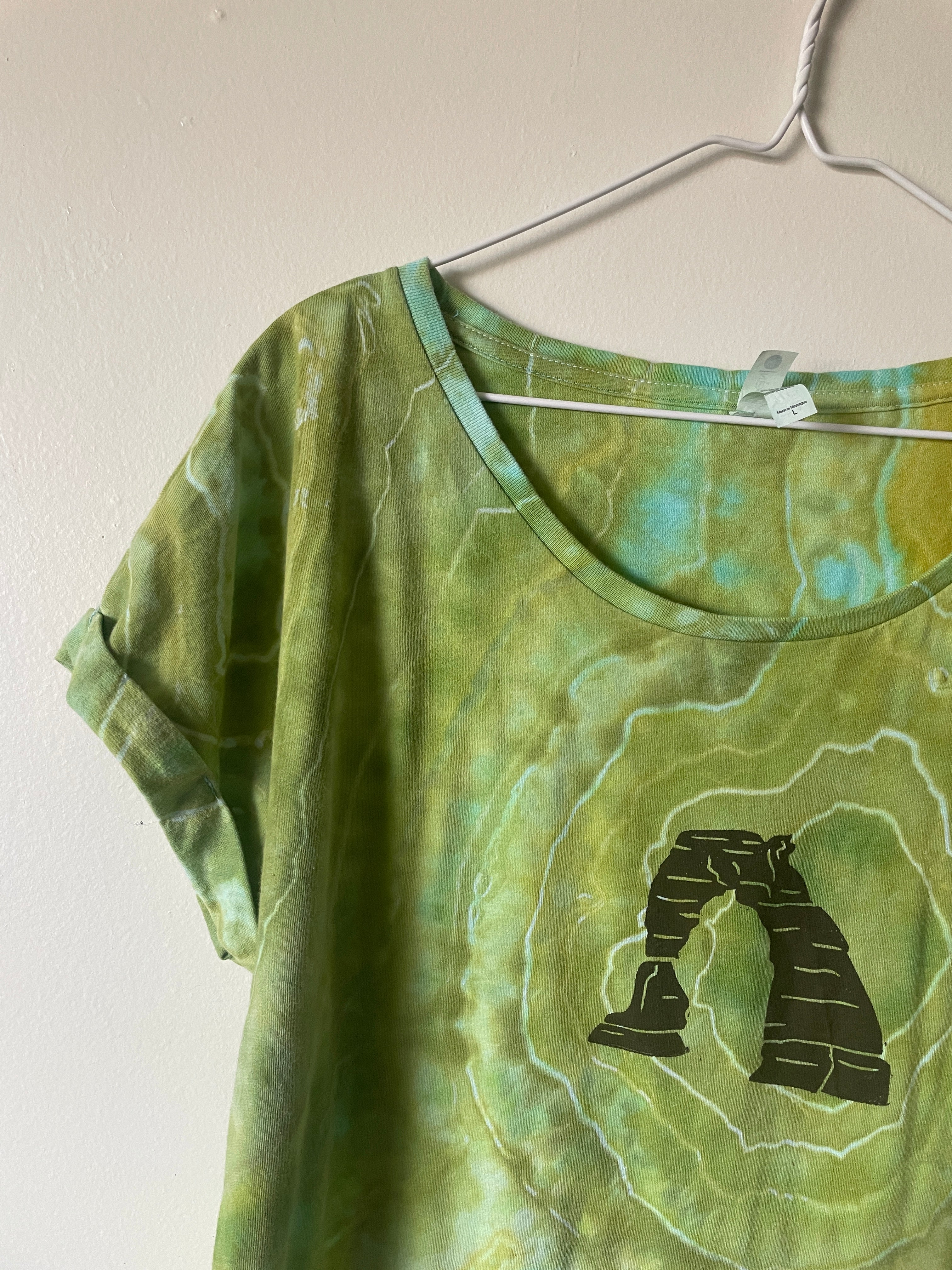 Large Women's Delicate Arch Handmade Geode Tie Dye T-Shirt | One-Of-a-Kind Upcycled Green and White Short Sleeve Shirt