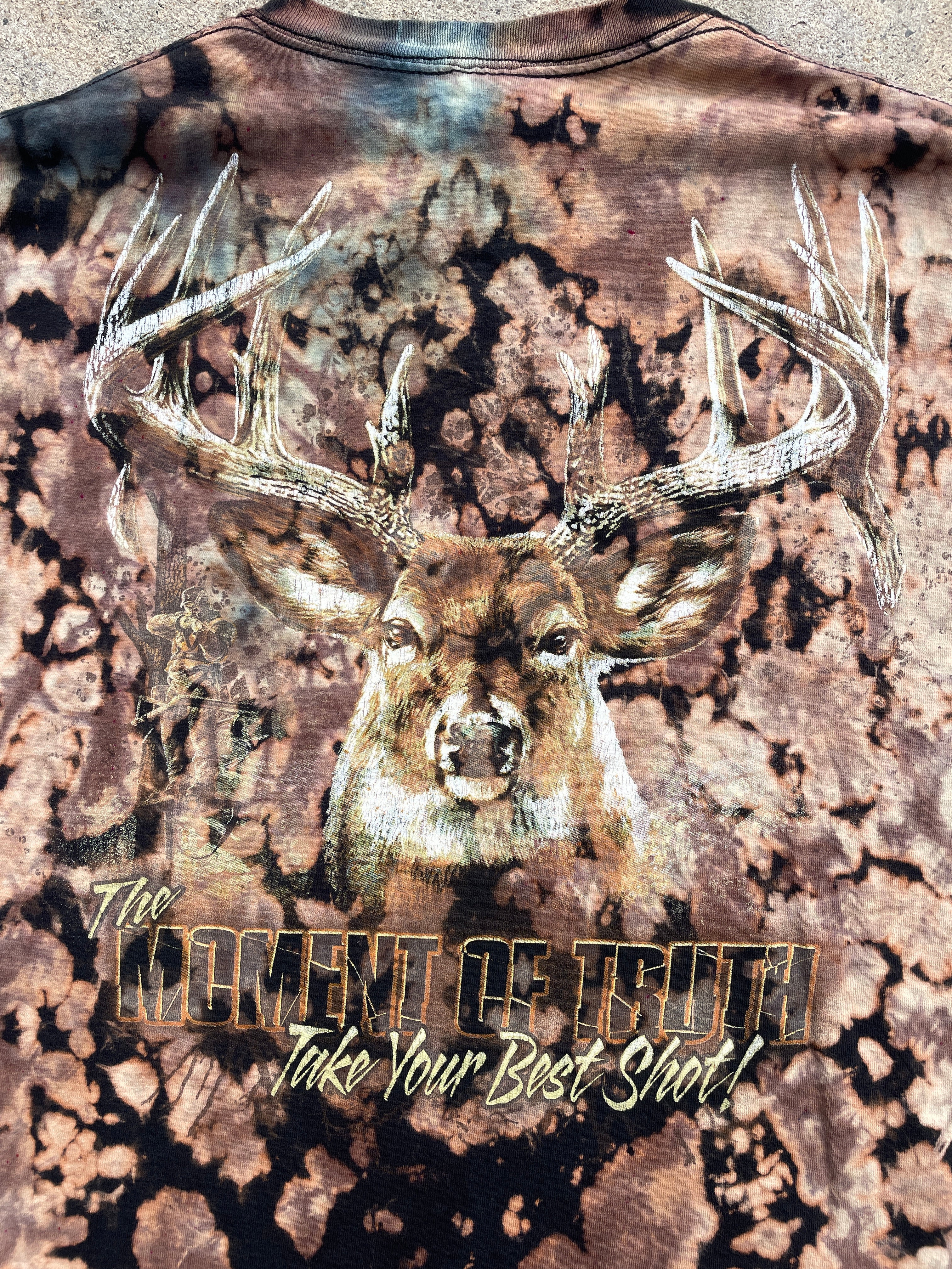 Deer Hunting Black and Brown Short Sleeve Bleached Dye T-Shirt | Men's XL