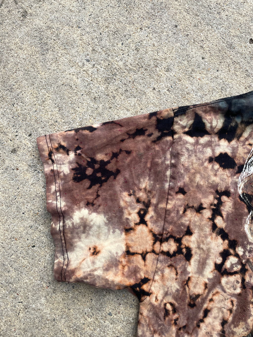Deer Hunting Black and Brown Short Sleeve Bleached Dye T-Shirt | Men's XL