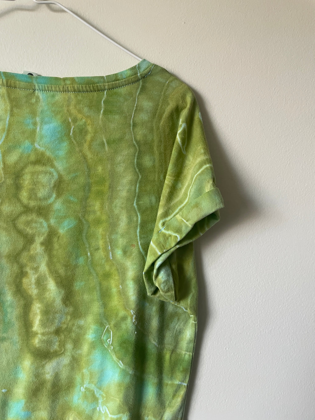 Large Women's Delicate Arch Handmade Geode Tie Dye T-Shirt | One-Of-a-Kind Upcycled Green and White Short Sleeve Shirt