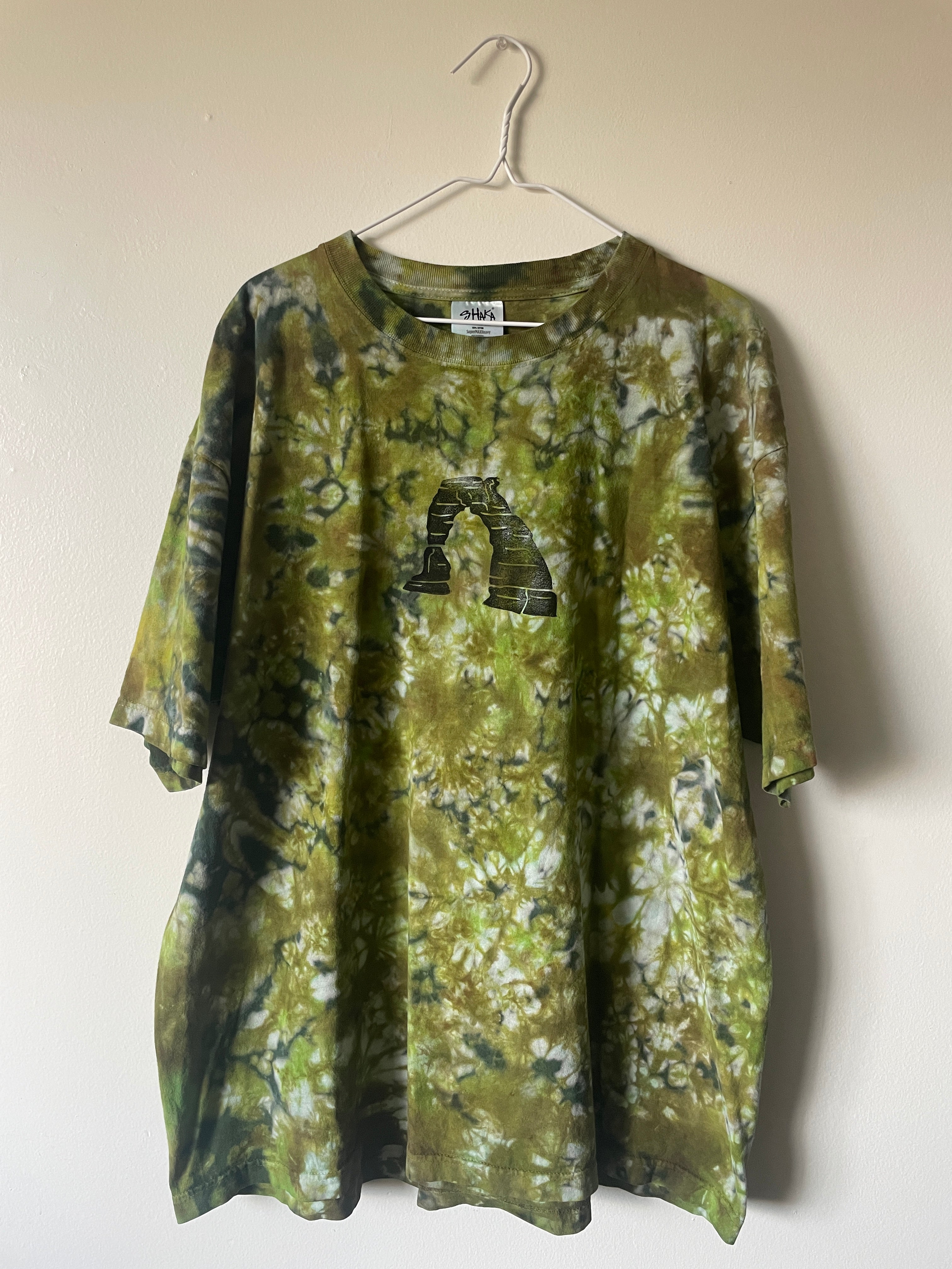 XL Men's Delicate Arch Handmade Reverse Tie Dye T-Shirt | One-Of-a-Kind Upcycled Green and Brown Short Sleeve Shirt