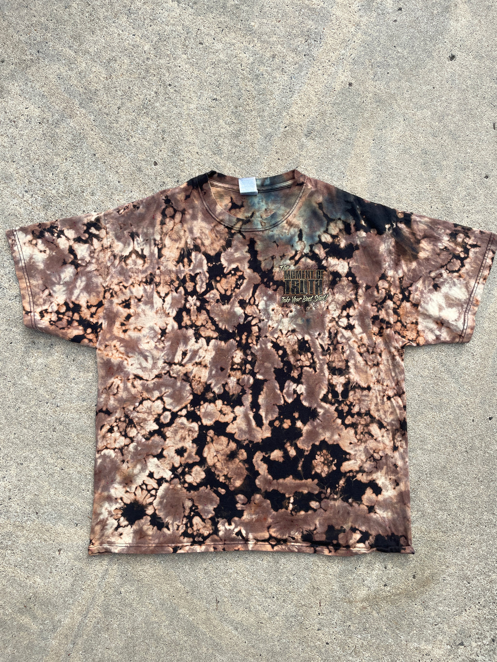 Deer Hunting Black and Brown Short Sleeve Bleached Dye T-Shirt | Men's XL