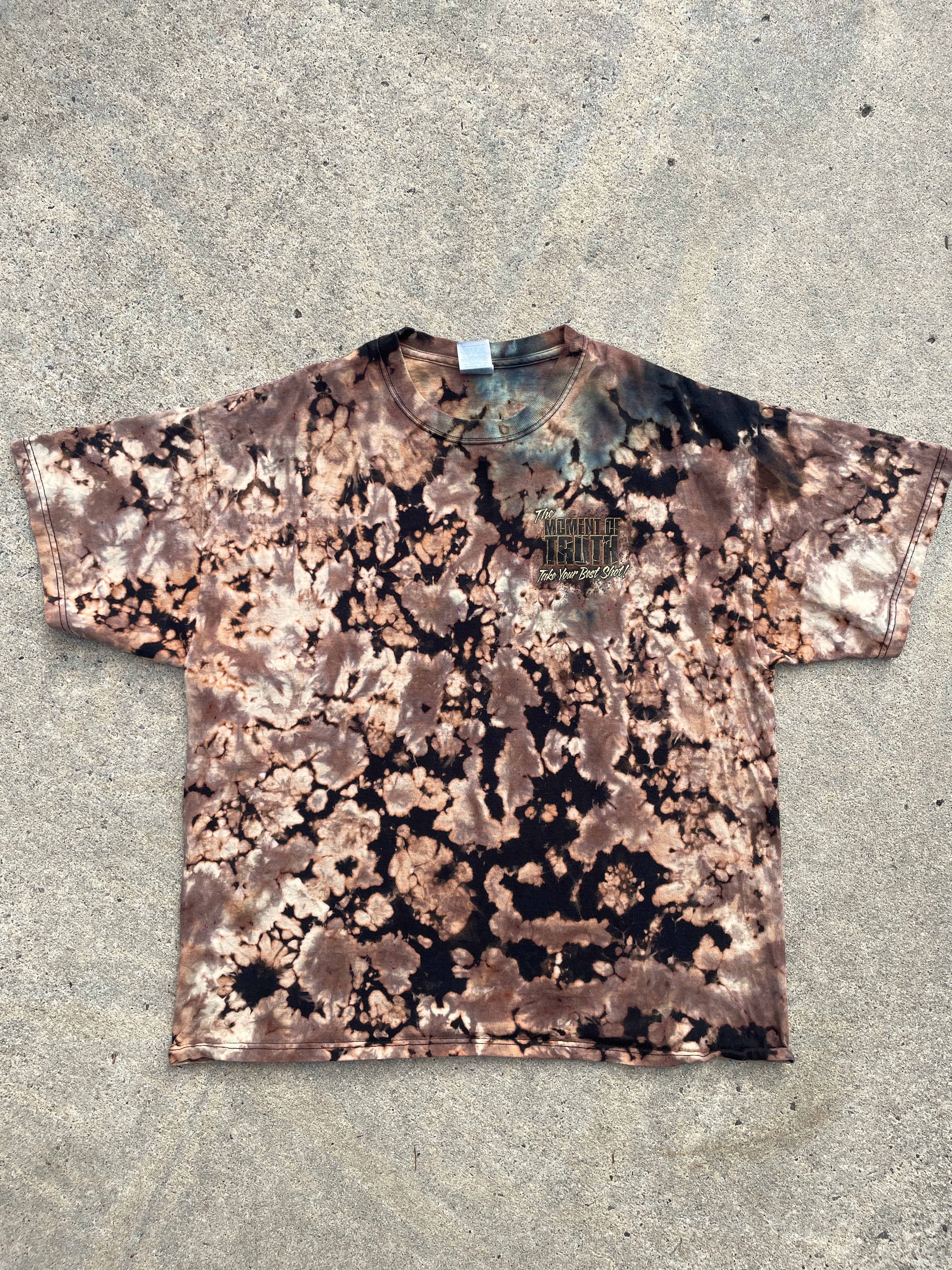 Deer Hunting Black and Brown Short Sleeve Bleached Dye T-Shirt | Men's XL