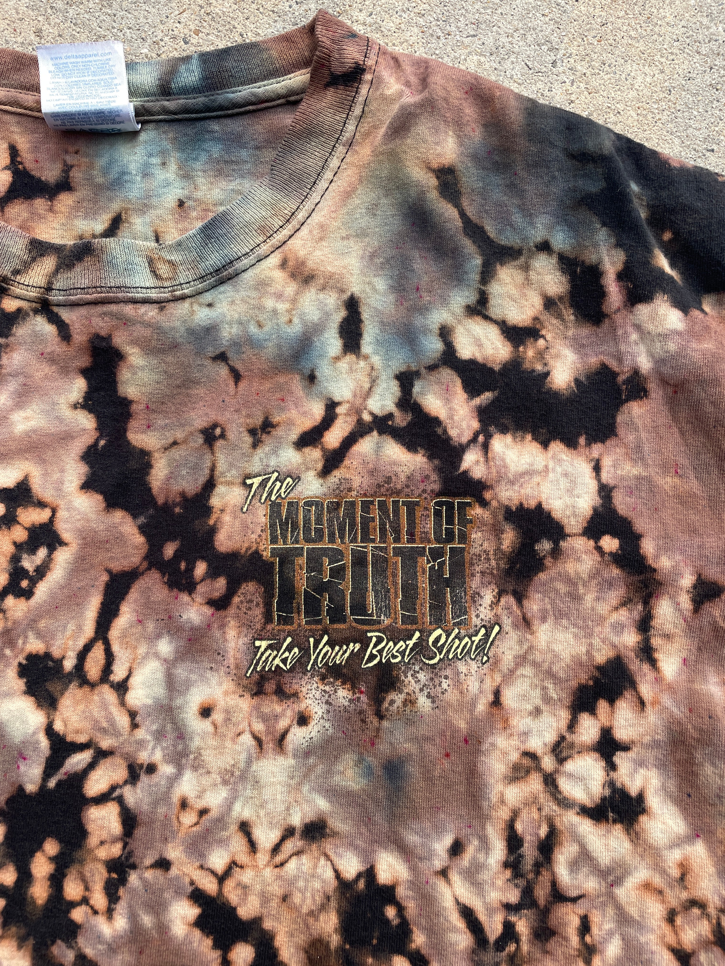 Deer Hunting Black and Brown Short Sleeve Bleached Dye T-Shirt | Men's XL