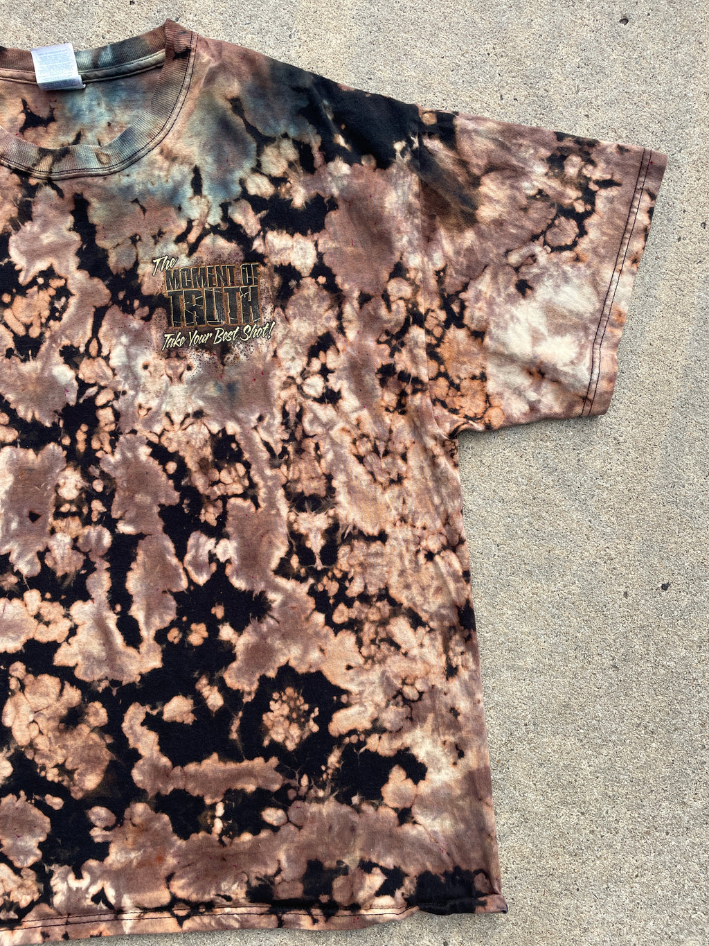 Deer Hunting Black and Brown Short Sleeve Bleached Dye T-Shirt | Men's XL