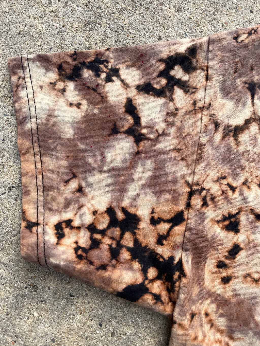 Deer Hunting Black and Brown Short Sleeve Bleached Dye T-Shirt | Men's XL