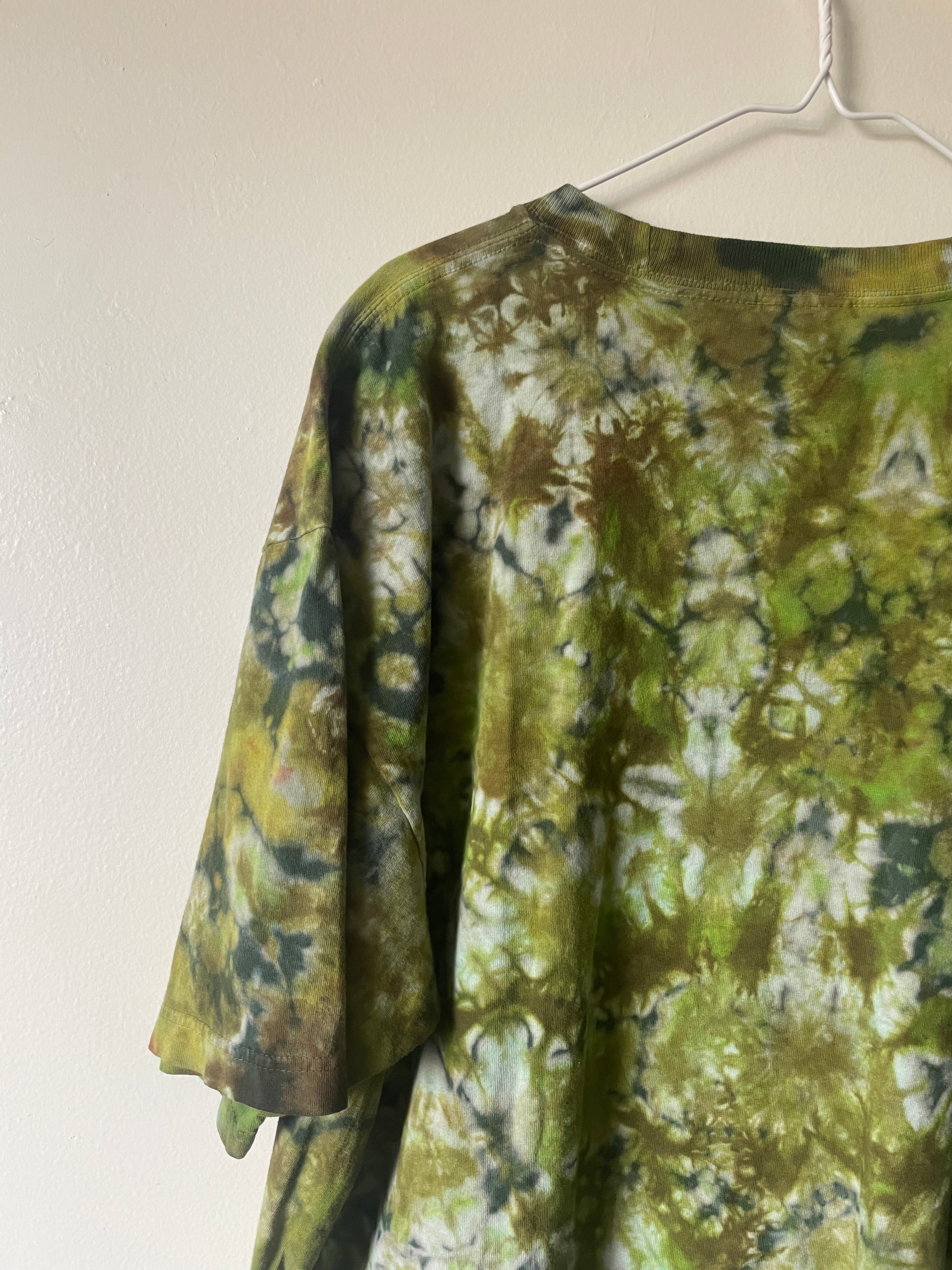 XL Men's Delicate Arch Handmade Reverse Tie Dye T-Shirt | One-Of-a-Kind Upcycled Green and Brown Short Sleeve Shirt