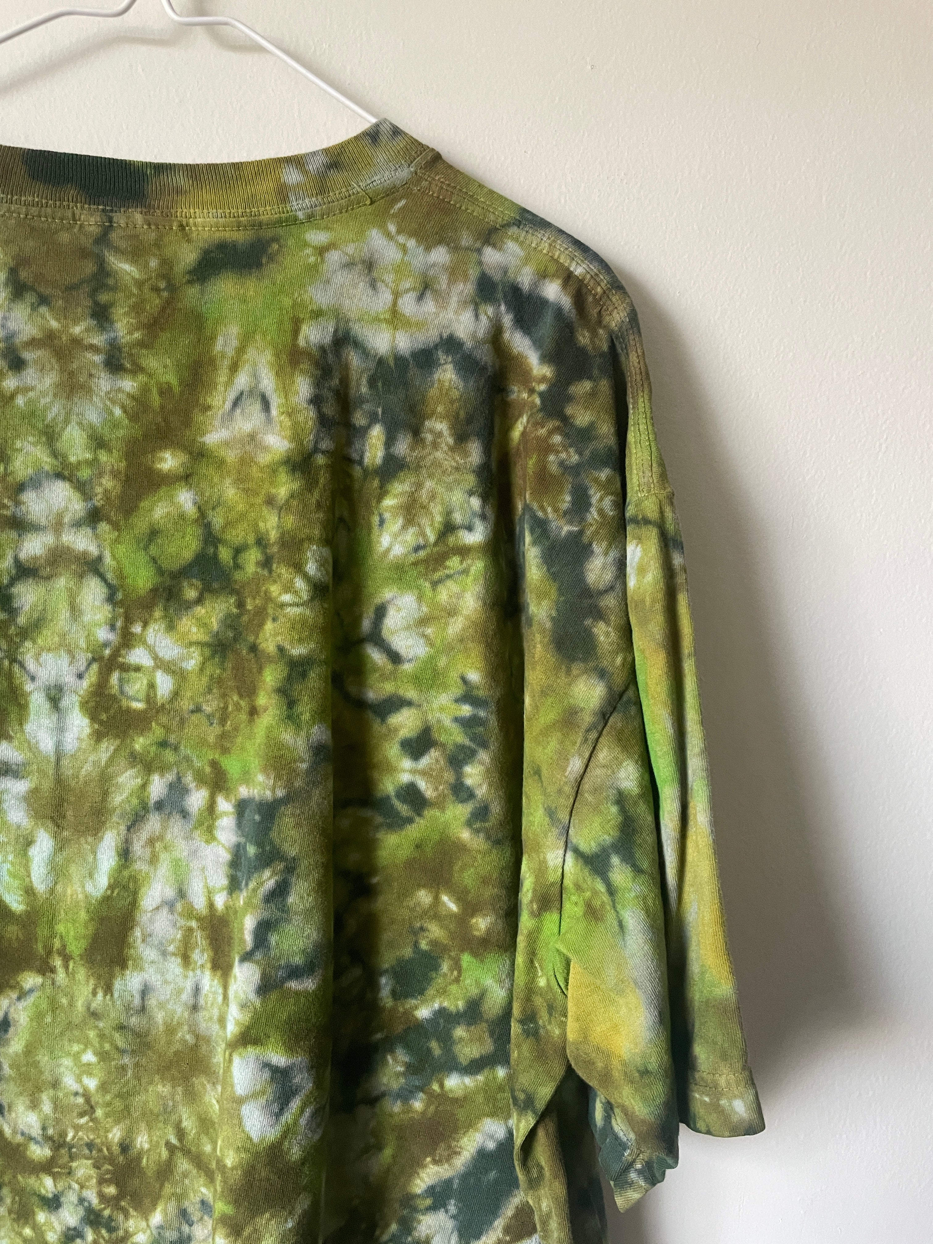 XL Men's Delicate Arch Handmade Reverse Tie Dye T-Shirt | One-Of-a-Kind Upcycled Green and Brown Short Sleeve Shirt