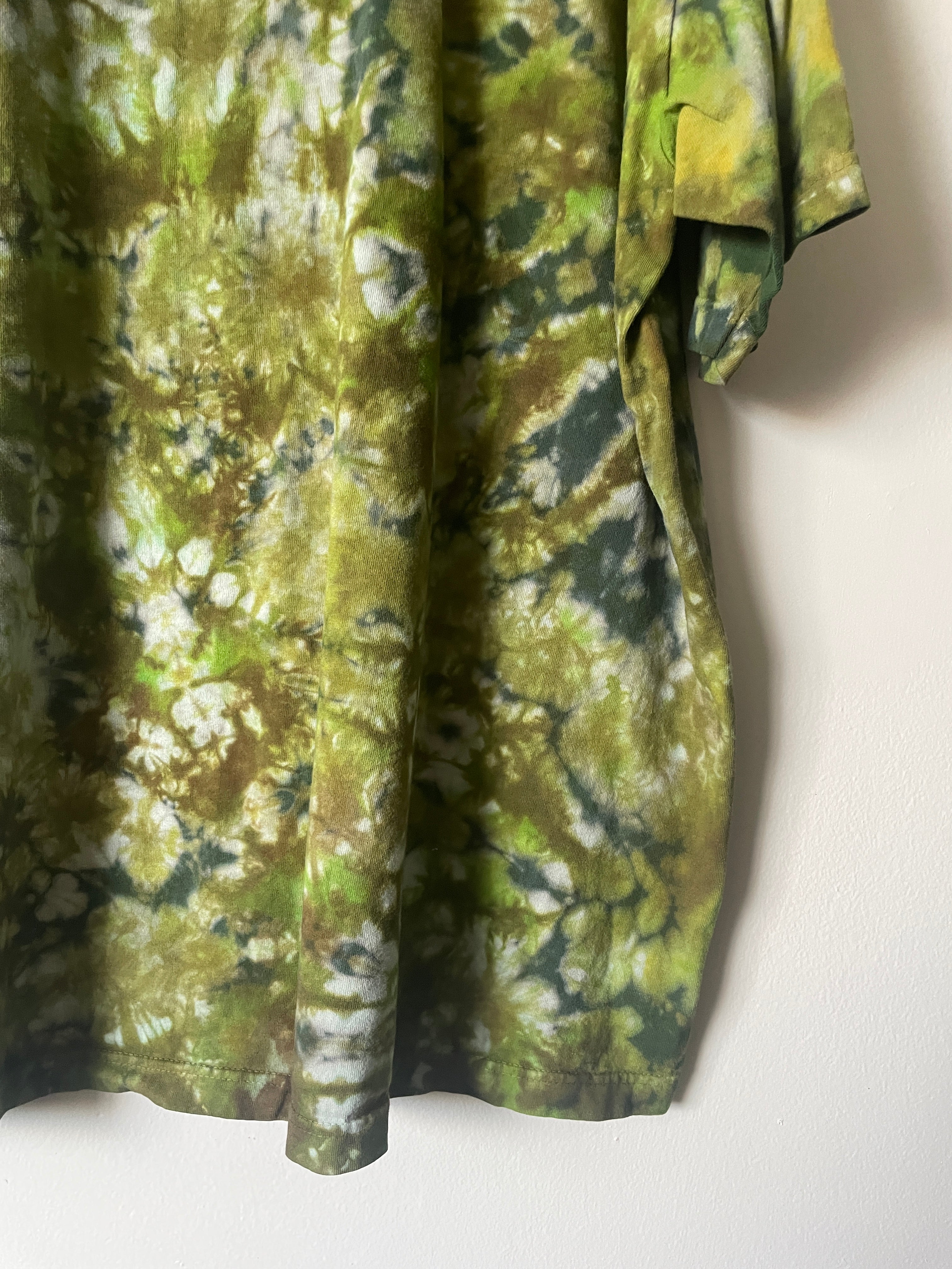 XL Men's Delicate Arch Handmade Reverse Tie Dye T-Shirt | One-Of-a-Kind Upcycled Green and Brown Short Sleeve Shirt