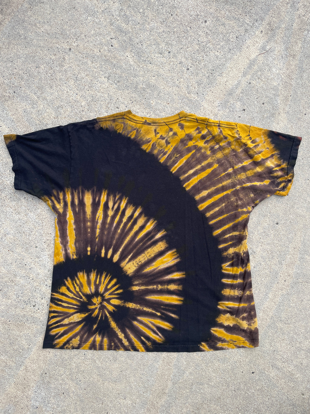 The Duel: Hamilton & Purr Black and Yellow Spiral Short Sleeve Bleached Dye T-Shirt | Men's XL Cat Pun Shirt