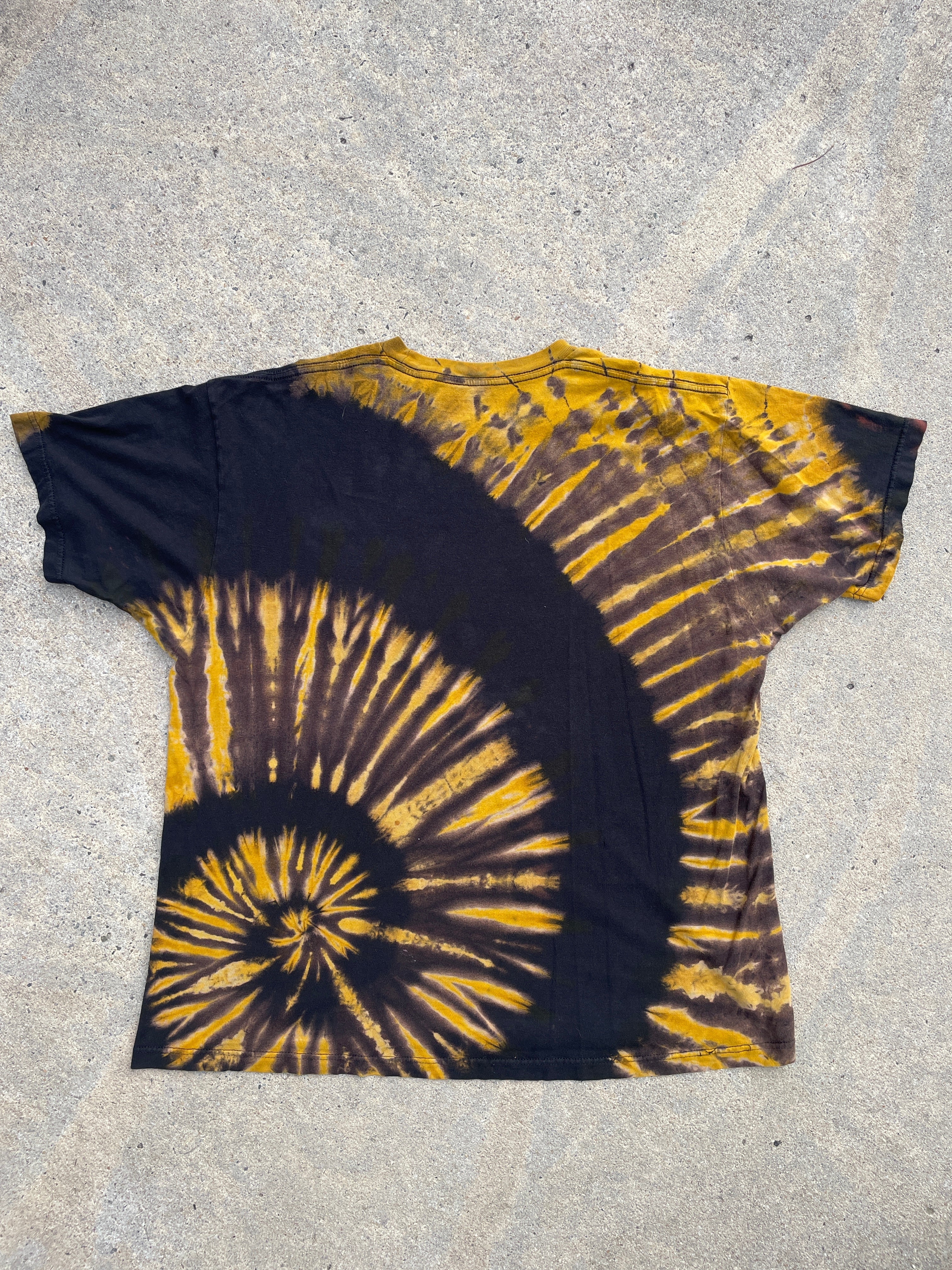 The Duel: Hamilton & Purr Black and Yellow Spiral Short Sleeve Bleached Dye T-Shirt | Men's XL Cat Pun Shirt