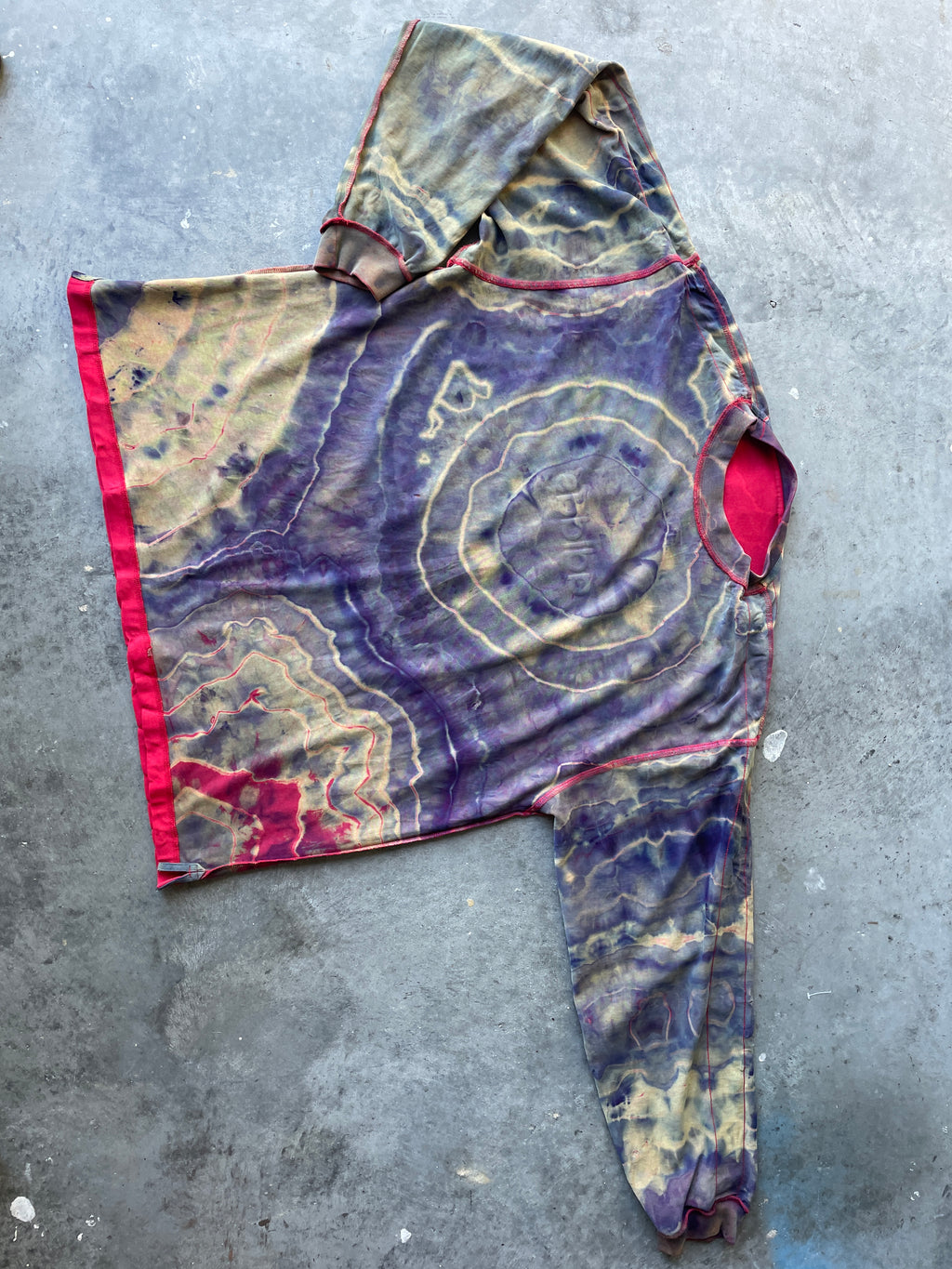 CRAZY adidas Tre-Foil Crewneck Sweatshirt with Tie Dye Lining | One-of-a-Kind Red and Black Sweatshirt | Men's XL