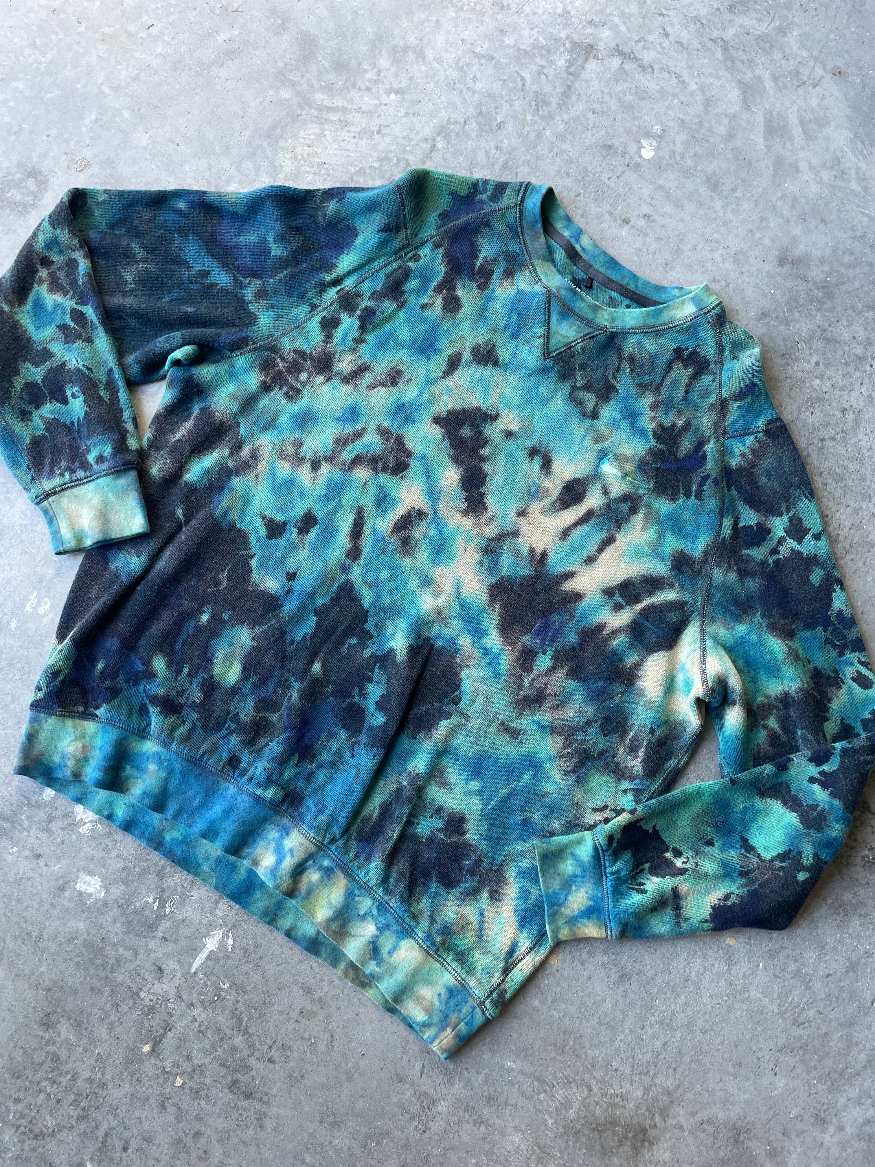 Nike Golf Tie Dye Crewneck Sweatshirt | One-of-a-Kind Blue and Black Sweatshirt | Men's XL
