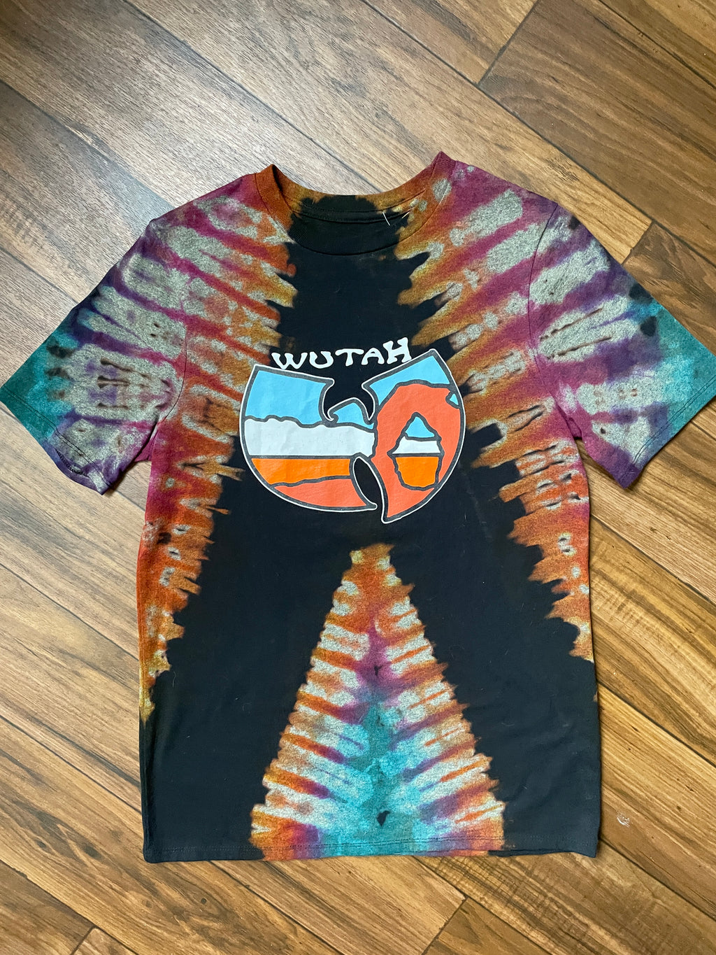 XL Youth WUTAH Delicate Arch Handmade Reverse One-Of-a-Kind Tie Dye Short Sleeve T-Shirt