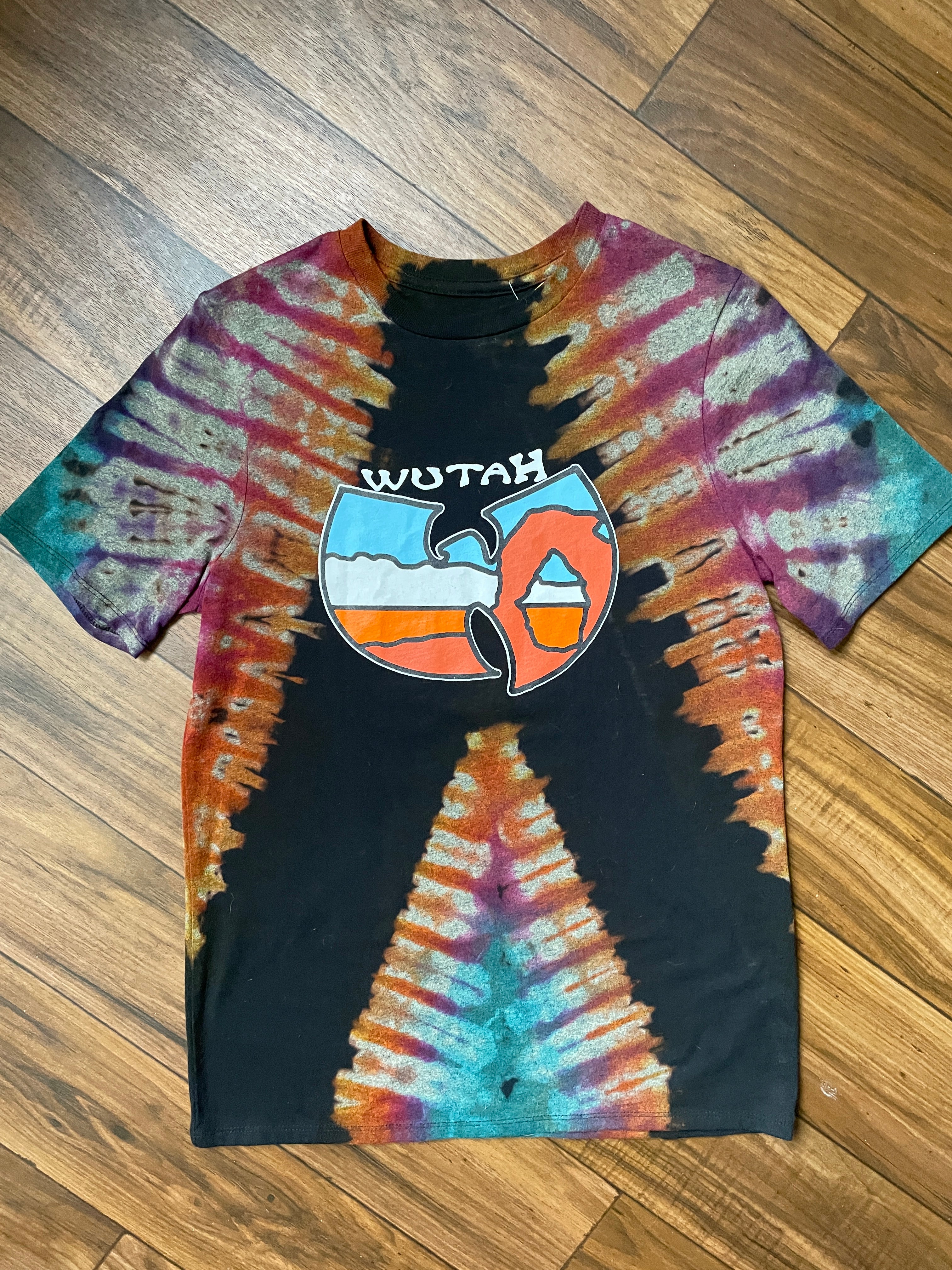 XL Youth WUTAH Delicate Arch Handmade Reverse One-Of-a-Kind Tie Dye Short Sleeve T-Shirt