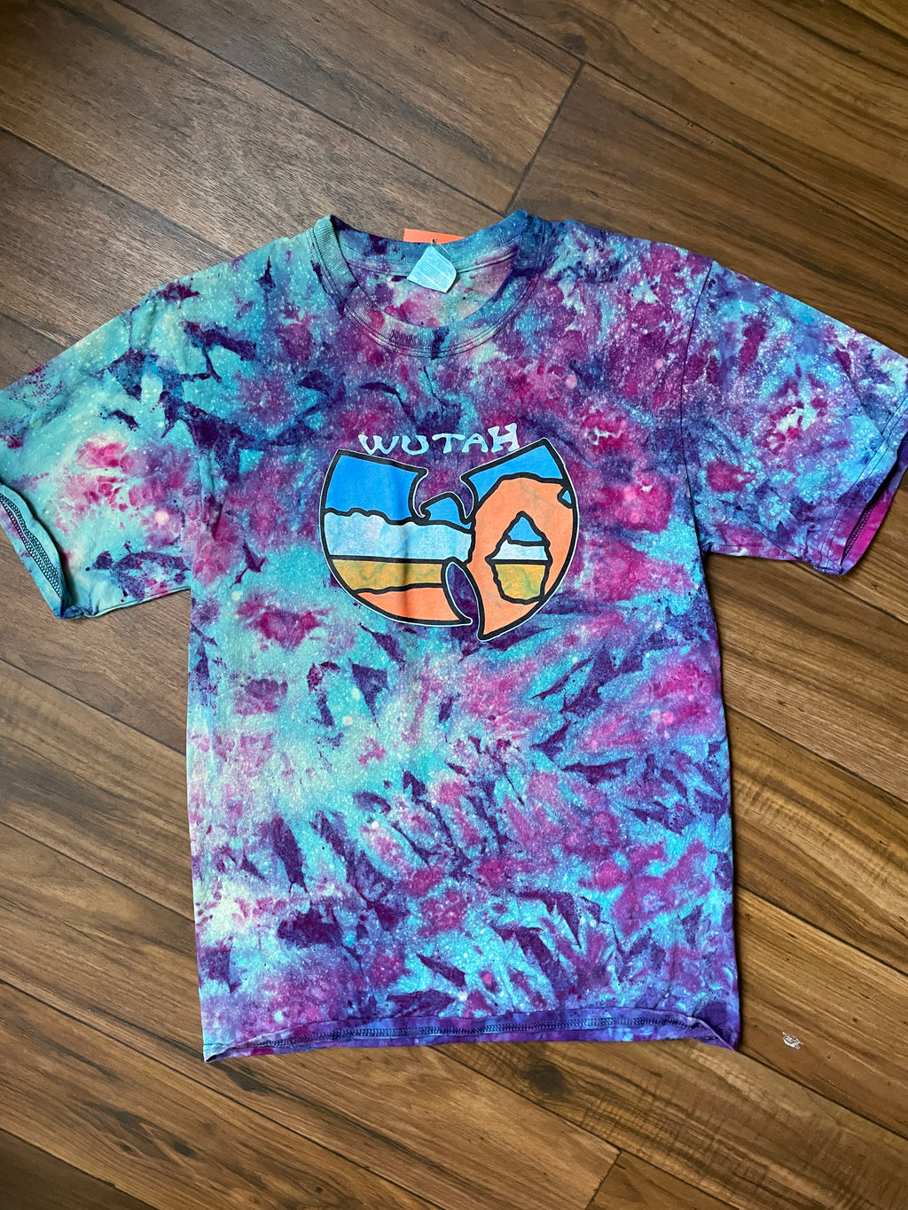 Men's Medium WUTAH Delicate Arch One-of-a-Kind Handmade Galaxy Tie Dye Short Sleeve T-Shirt