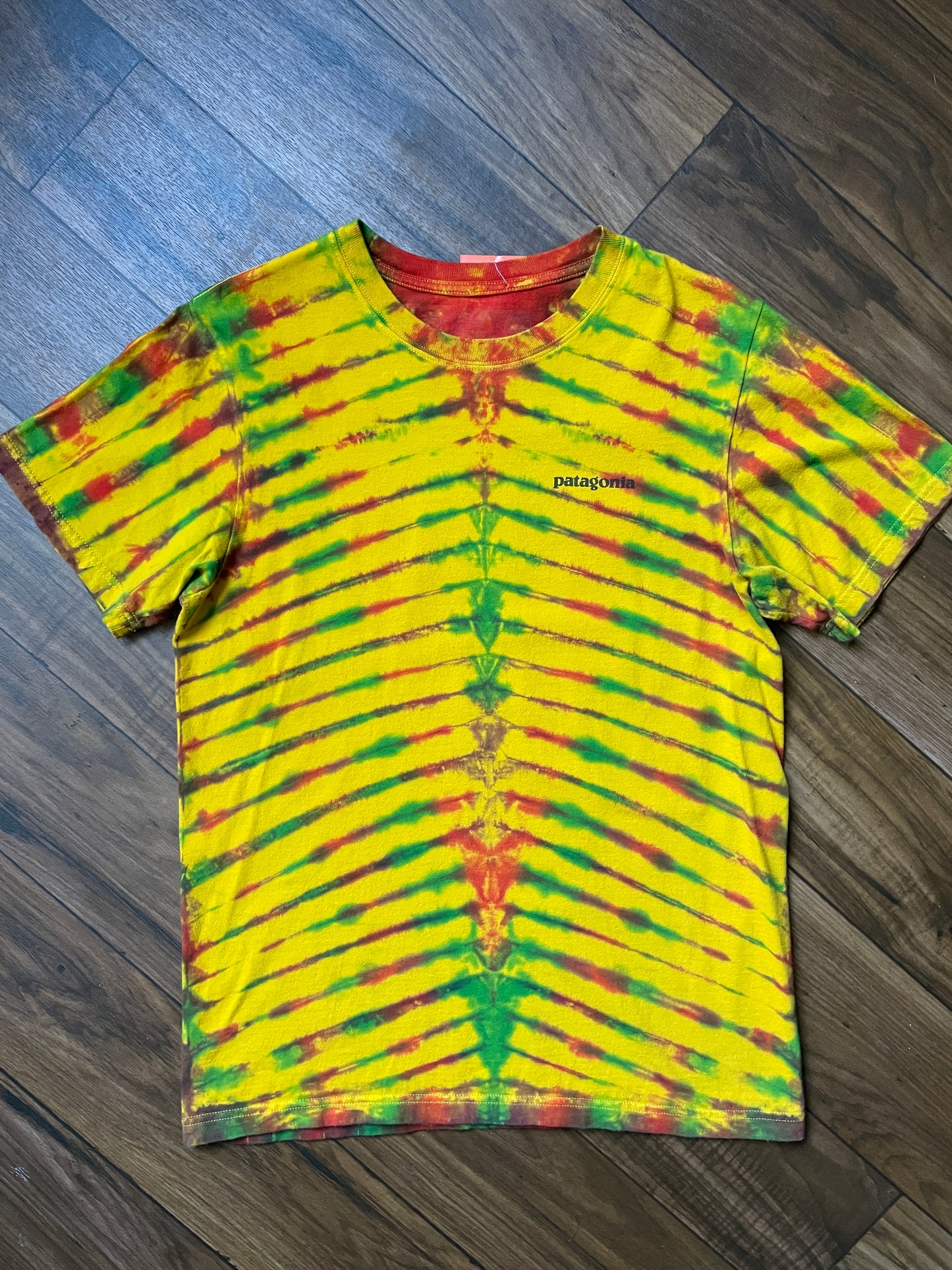 Men's Small Patagonia Logo Handmade Tie Dye Short Sleeve T-Shirt