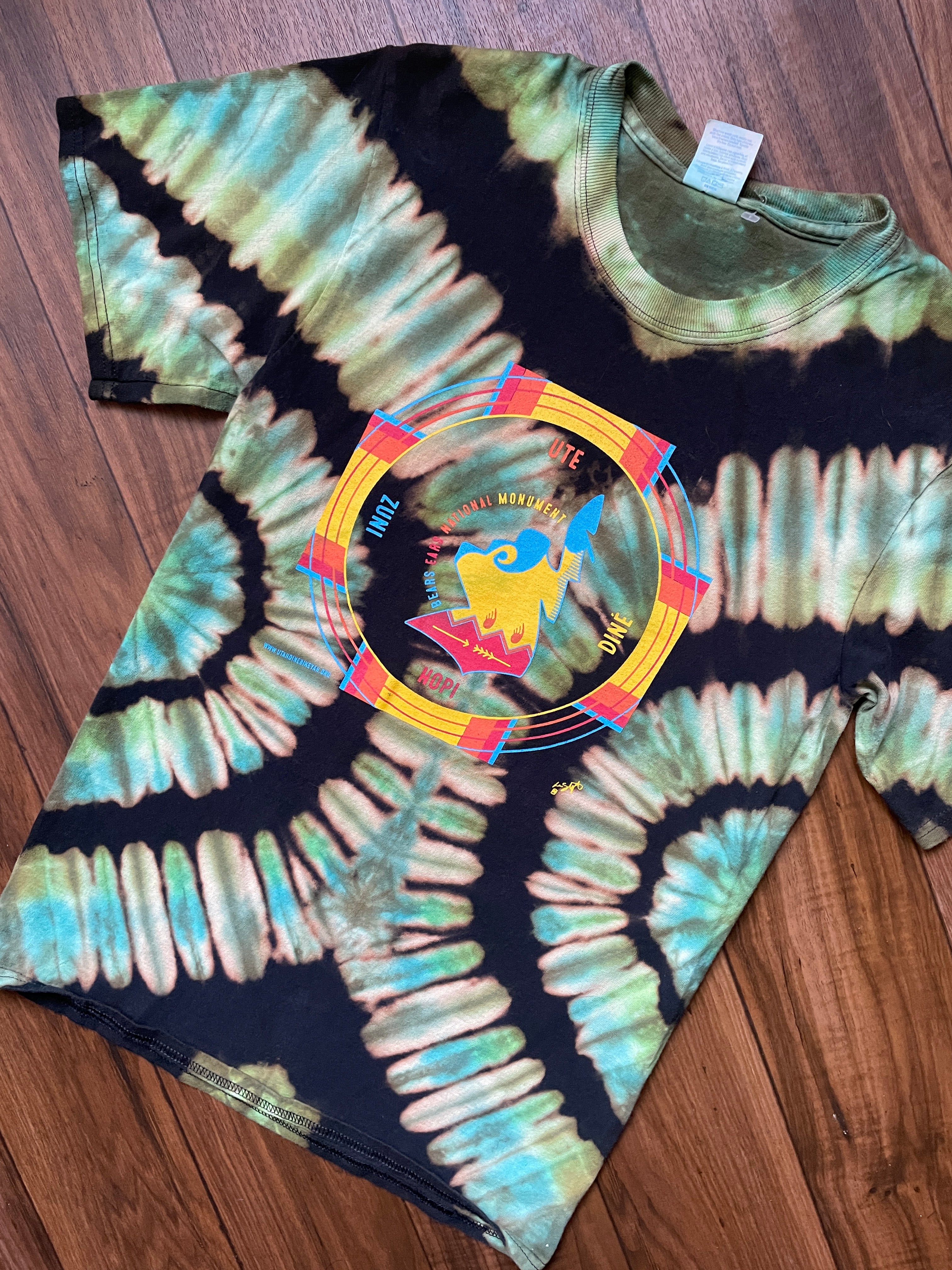 Men's Small Bears Ears Handmade Tie Dye Short Sleeve T-Shirt