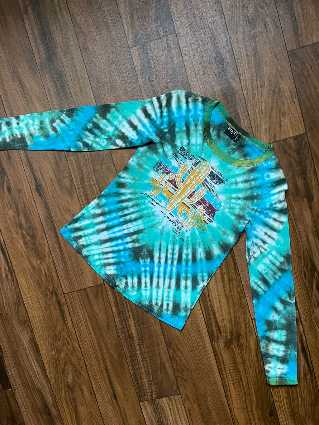 Women's Small Saguaro Cactus Handmade Tie Dye Long Sleeve T-Shirt