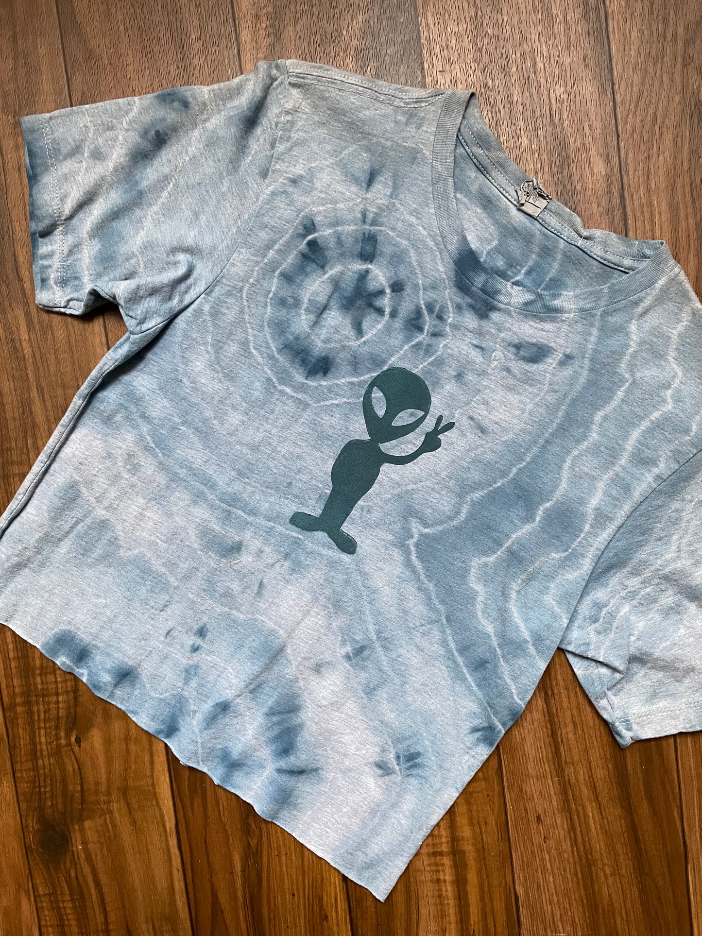 Small Men's Groovy Alien Handmade Galaxy Geode Tie Dye Long-Line T-Shirt | One-Of-a-Kind Upcycled Blue and Gray Short Sleeve Shirt