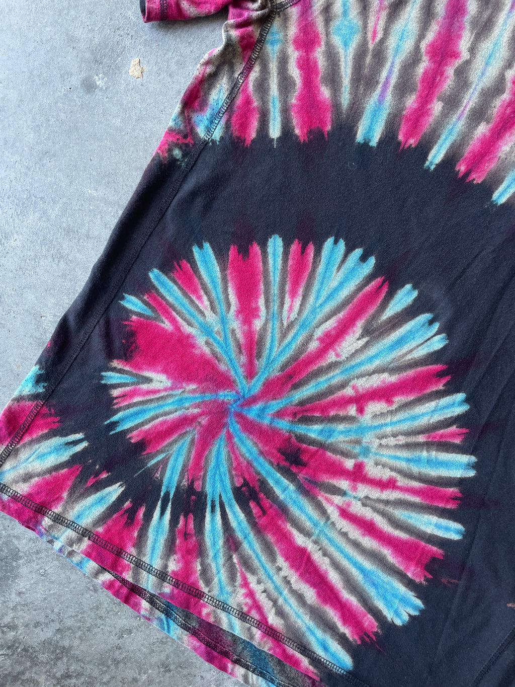 Carhartt Short Sleeve Red, White, and Black Reverse Tie Dye T-Shirt | One-of-a-Kind | Men's Medium