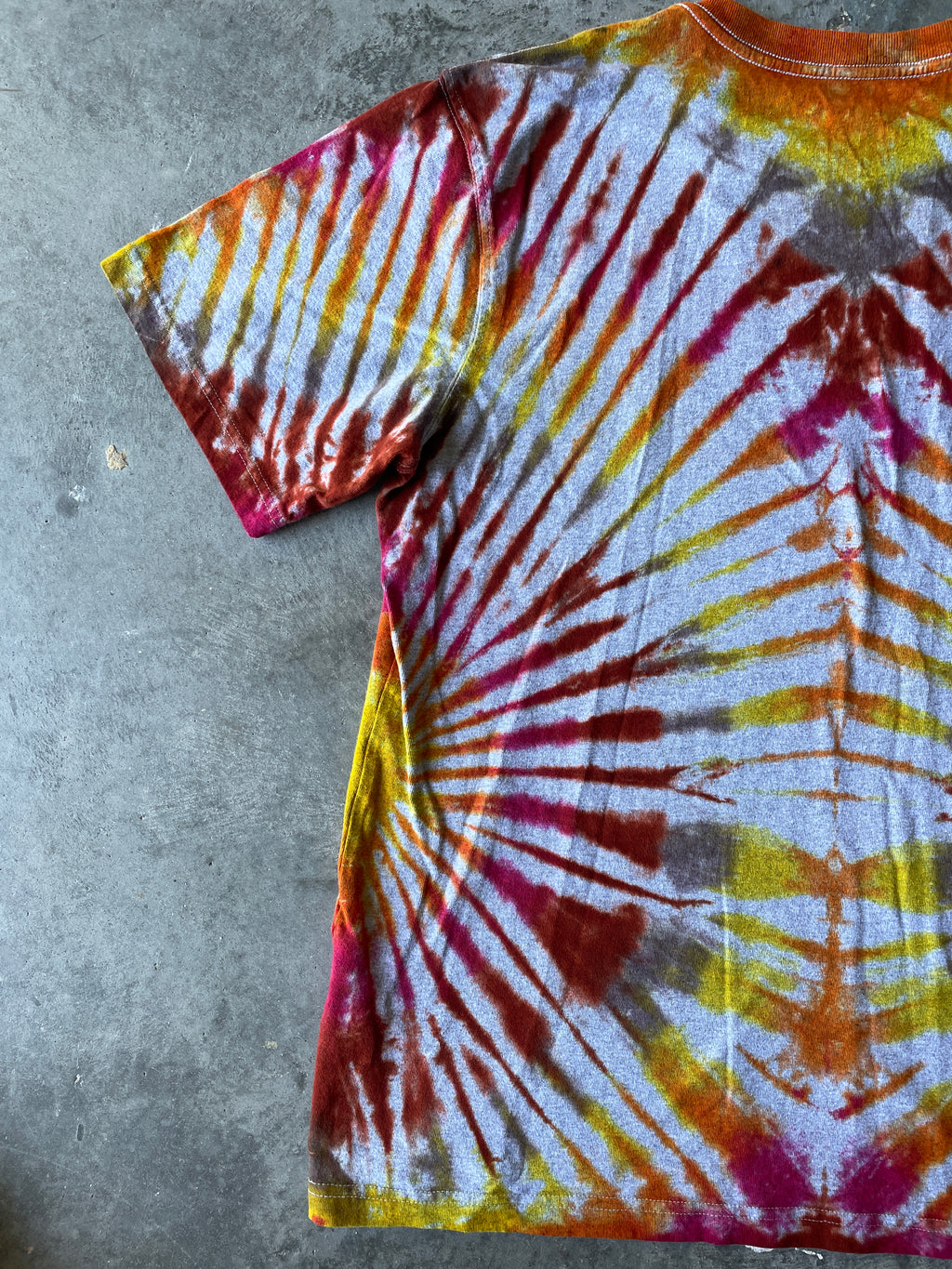 Carhartt Short Sleeve Gray & Gold Tie Dye Graphic T-Shirt | One-of-a-Kind | Men's Large