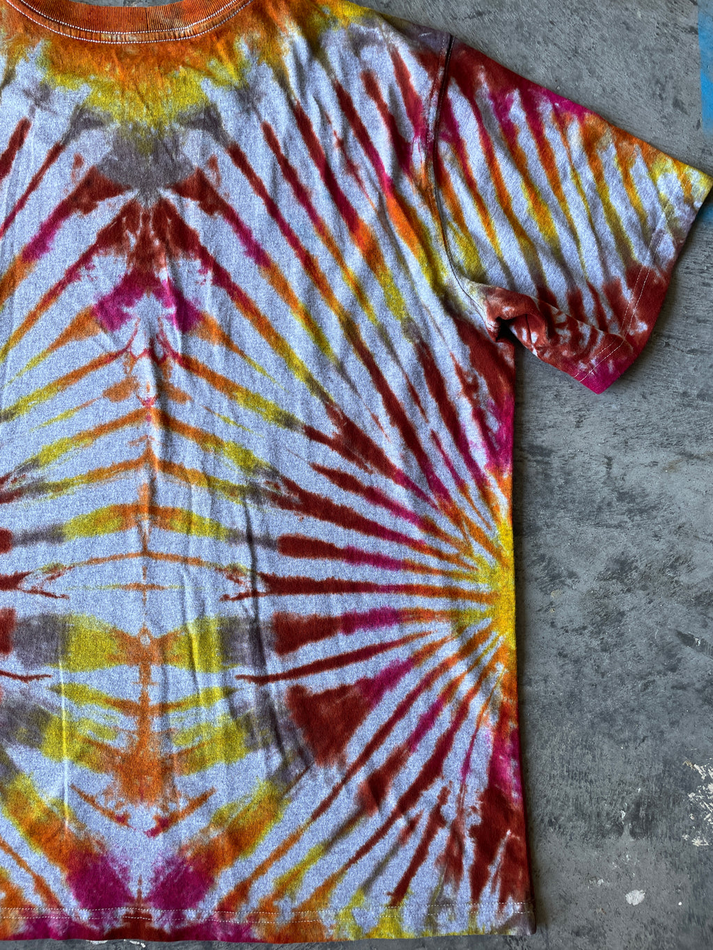 Carhartt Short Sleeve Gray & Gold Tie Dye Graphic T-Shirt | One-of-a-Kind | Men's Large