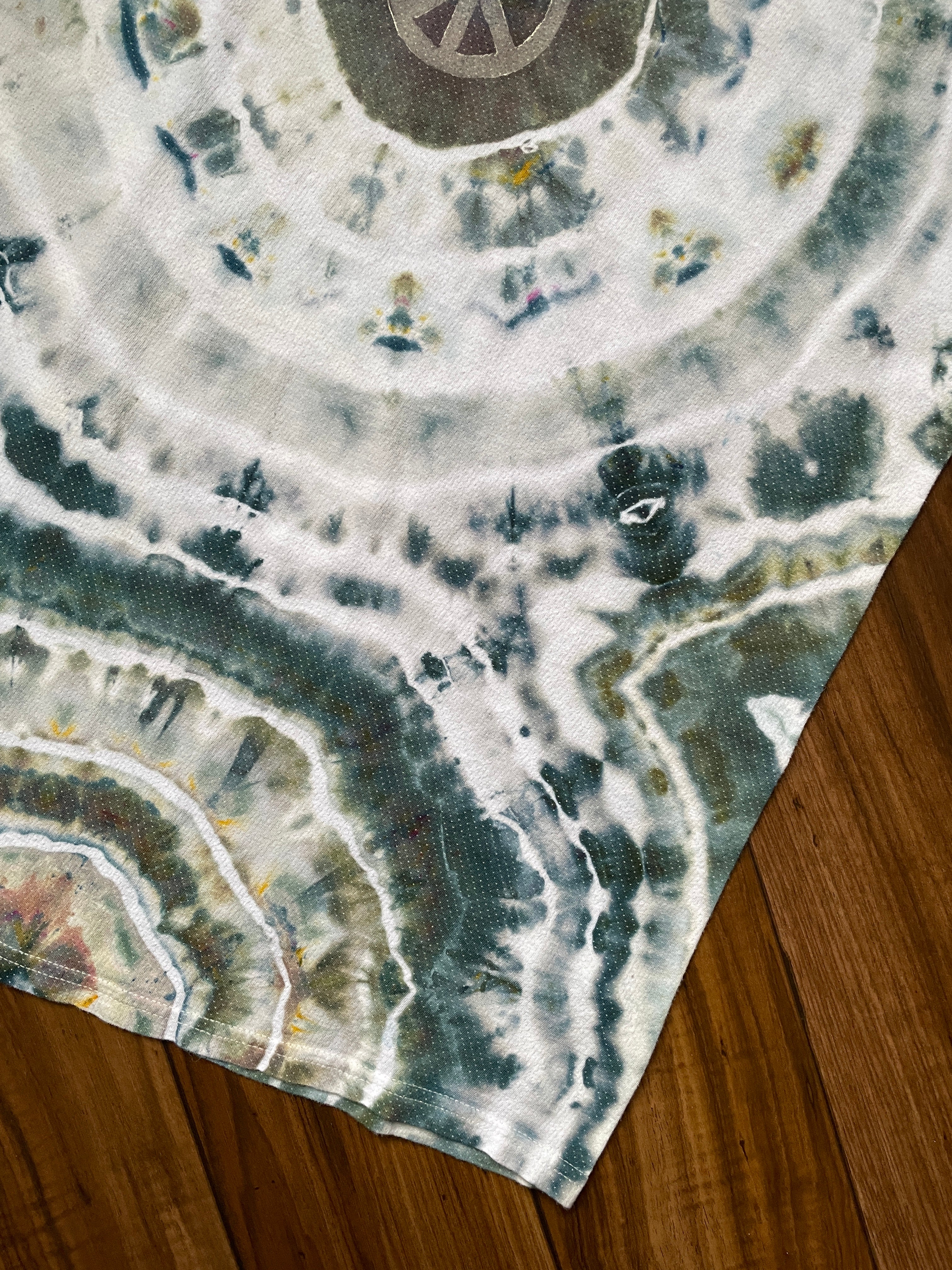 Men's Large Peace Sign Short Sleeve Blue and White Geode Tie Dye T-Shirt