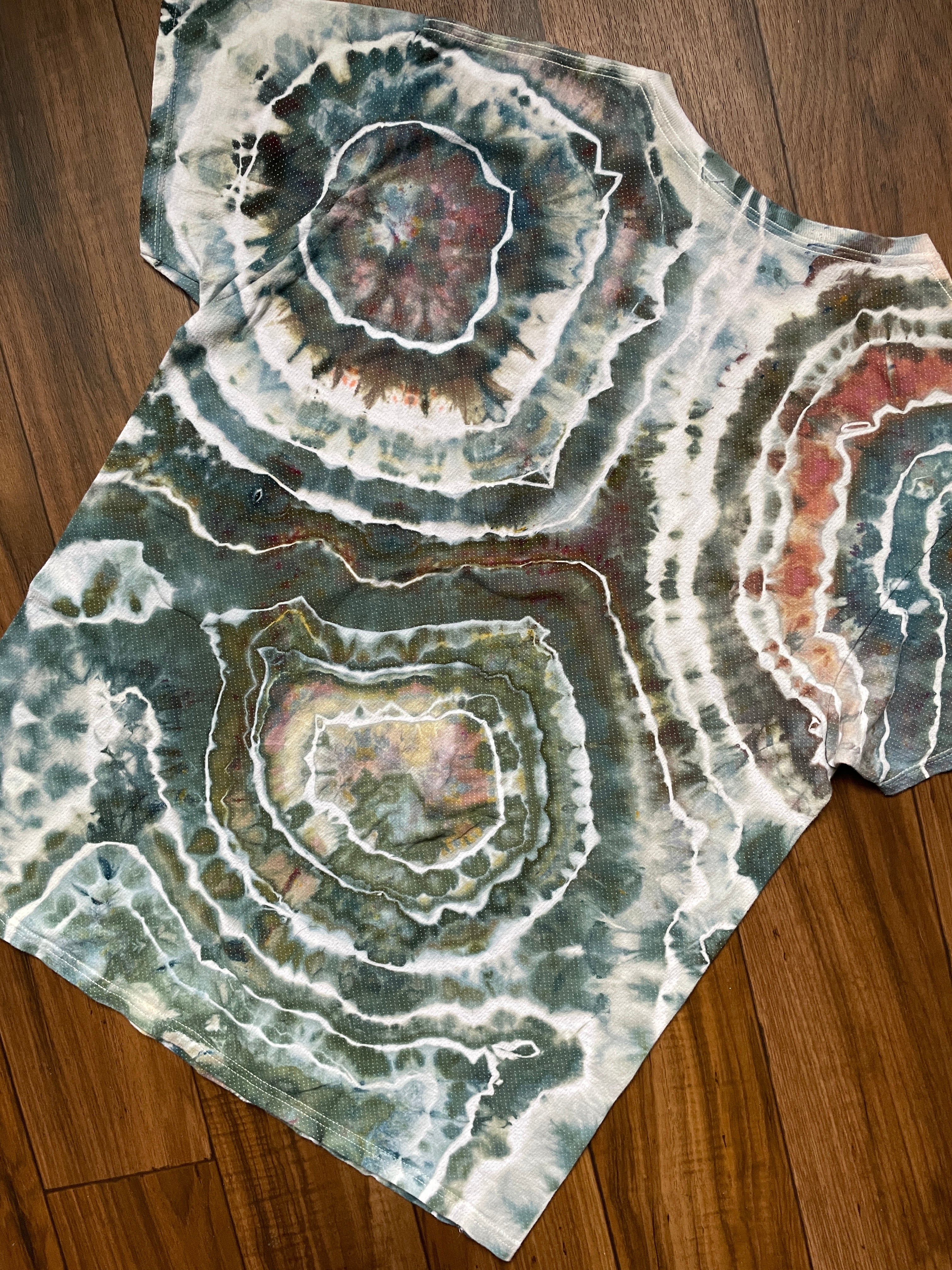 Men's Large Peace Sign Short Sleeve Blue and White Geode Tie Dye T-Shirt